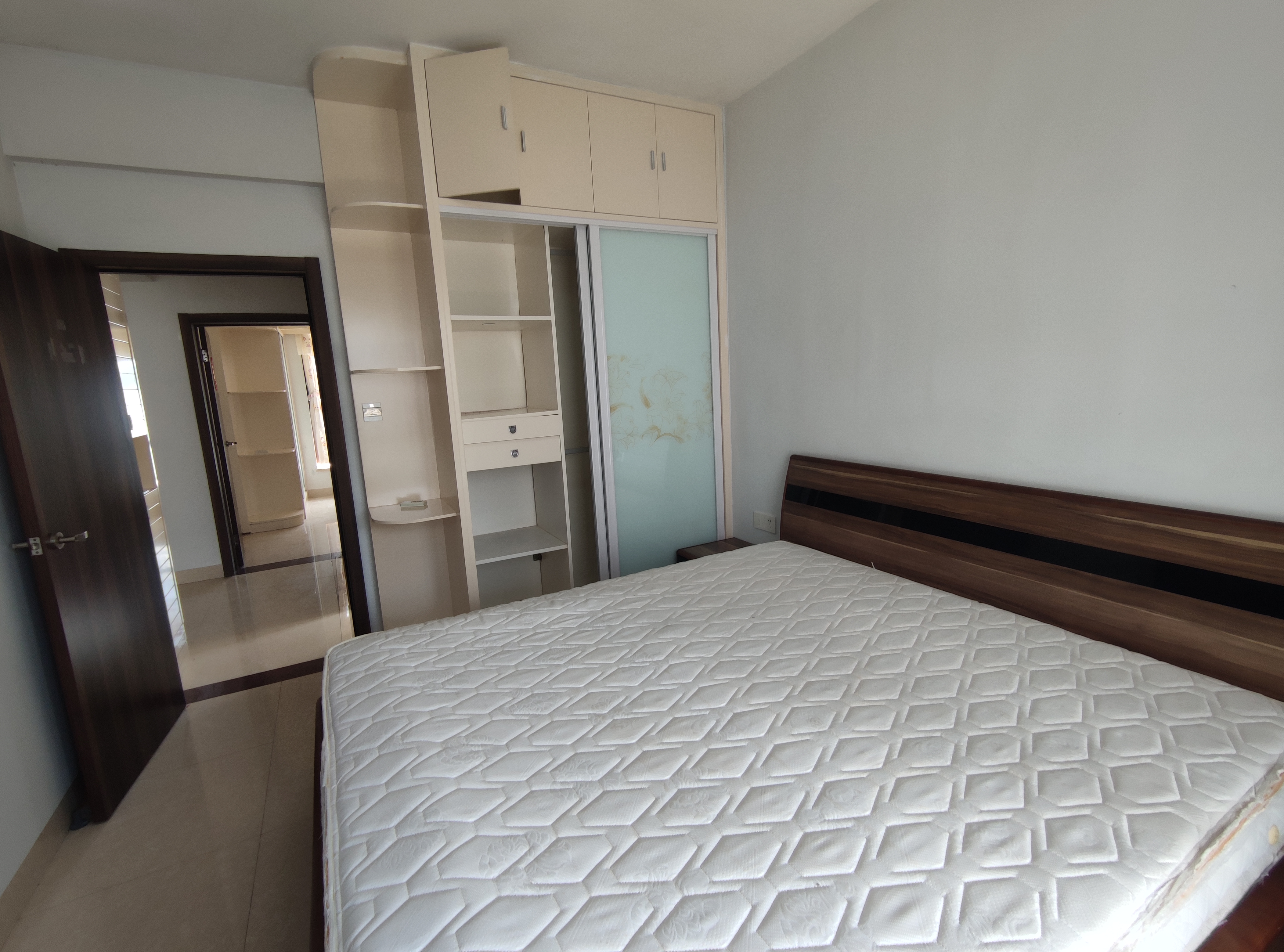 阳光百合 2室2厅1卫 2500.0元/月 阳光百合 2室2厅1卫 2500.0元/月室内图