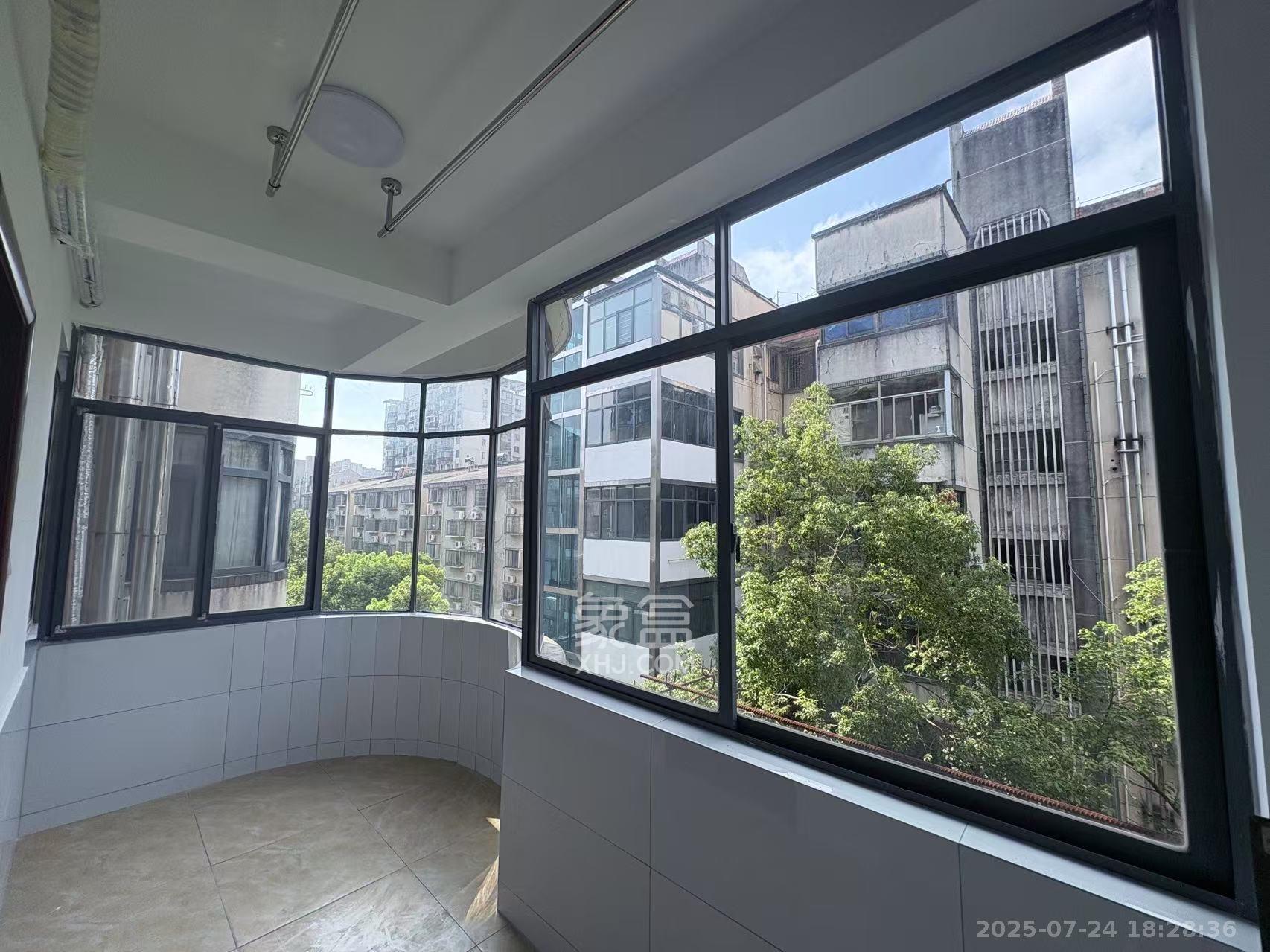 杏林小区 3室2厅1卫 2500.0元/月 杏林小区 3室2厅1卫 2500.0元/月室内图