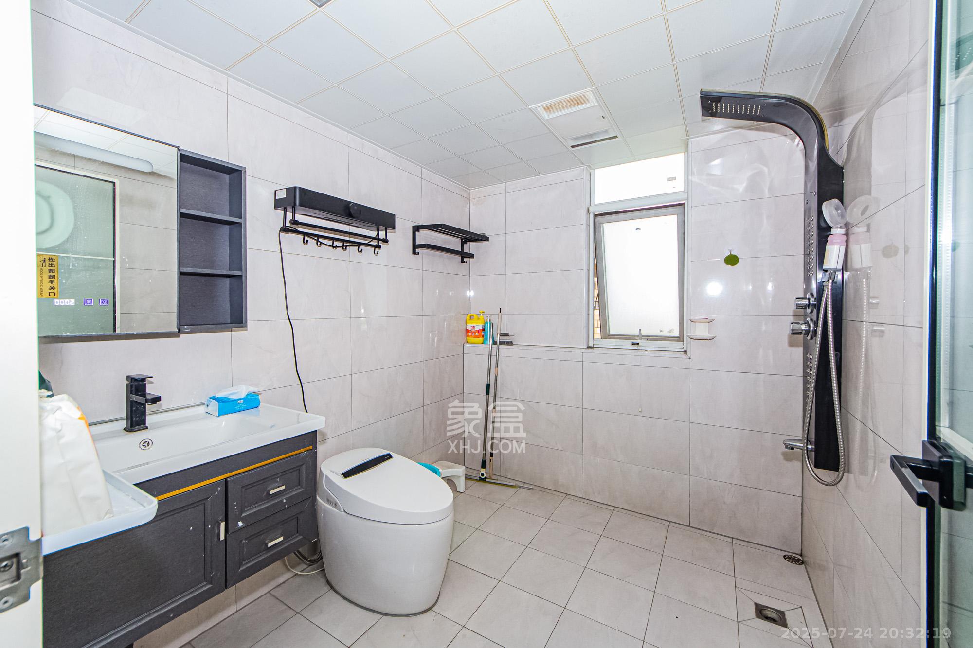 北辰三角洲C3区  5室2厅2卫    320.0万 北辰三角洲C3区  5室2厅2卫    320.0万卫生间