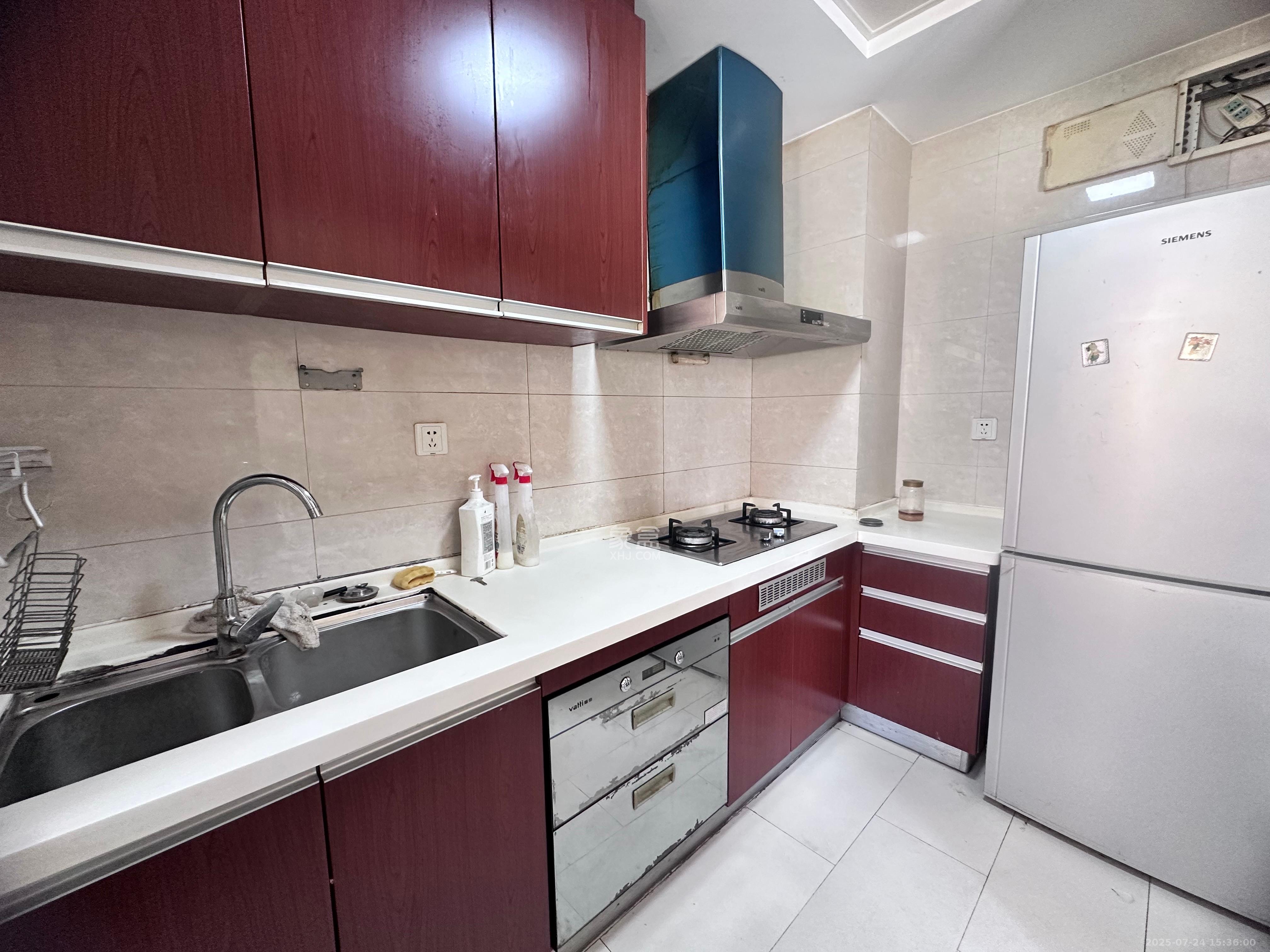 中海国际二期  3室2厅2卫    2200.0元/月 中海国际二期  3室2厅2卫    2200.0元/月室内图