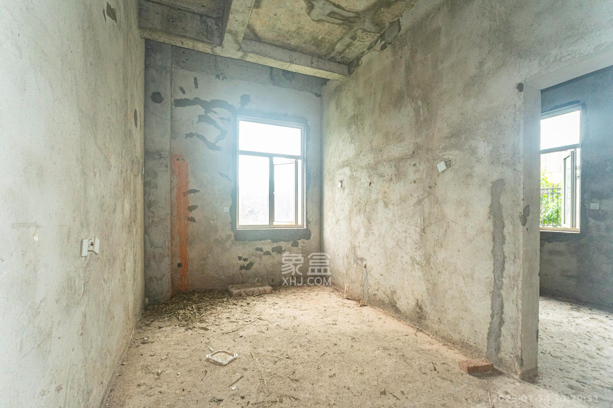 水印山城  6室2厅2卫    368.0万 水印山城  6室2厅2卫    368.0万卧室