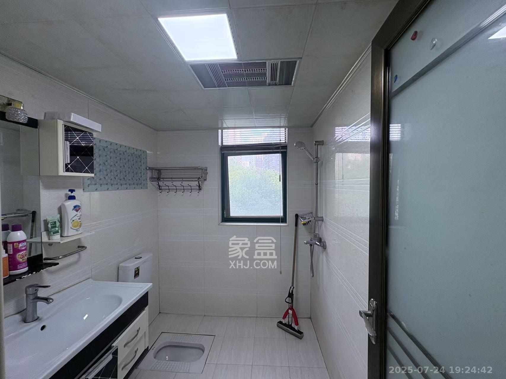 麓谷公馆（涉外国际公馆）  4室2厅2卫    2800.0元/月室内图