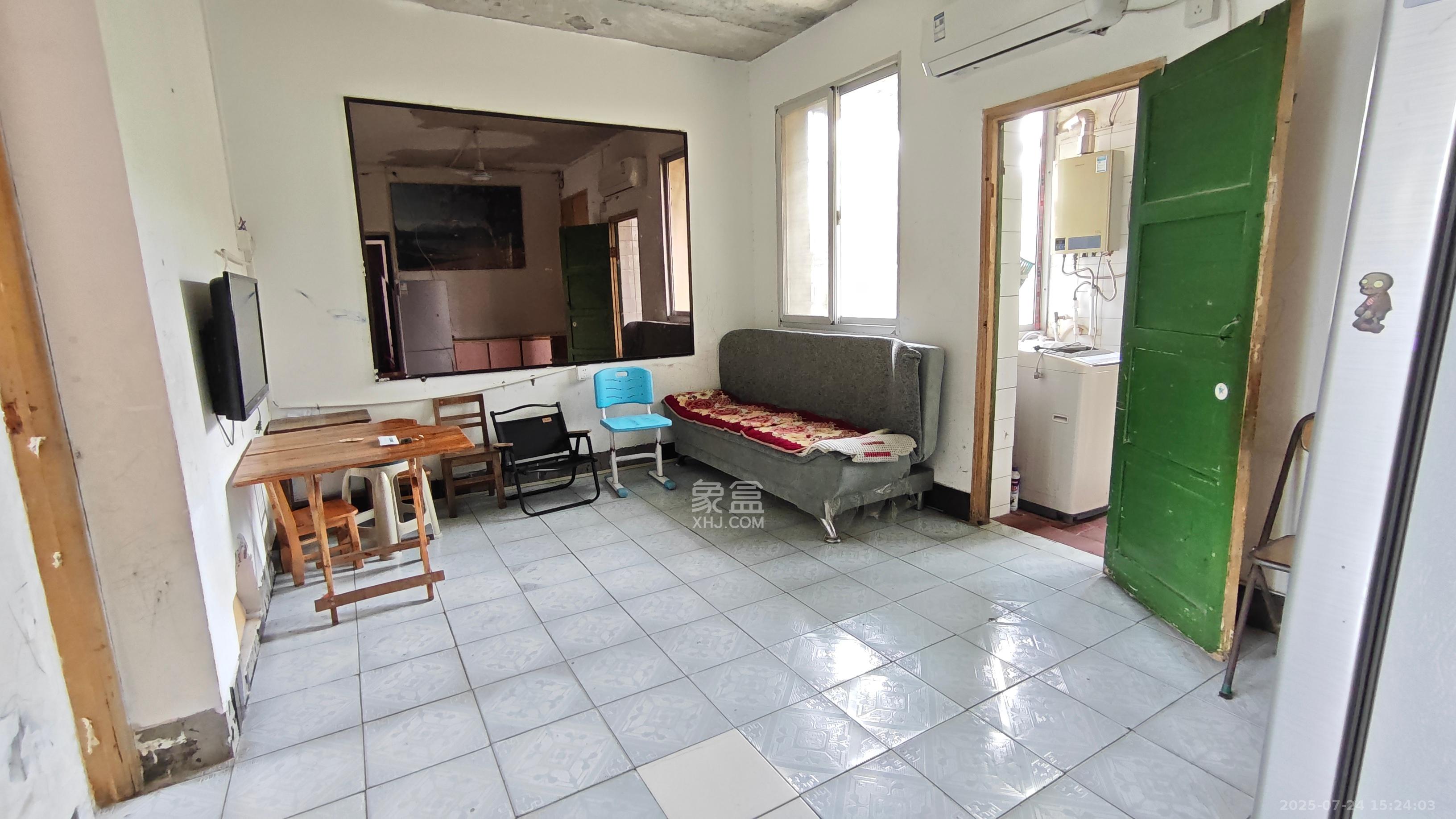 解放村 2室1厅1卫 12.8万 解放村 2室1厅1卫 12.8万客厅