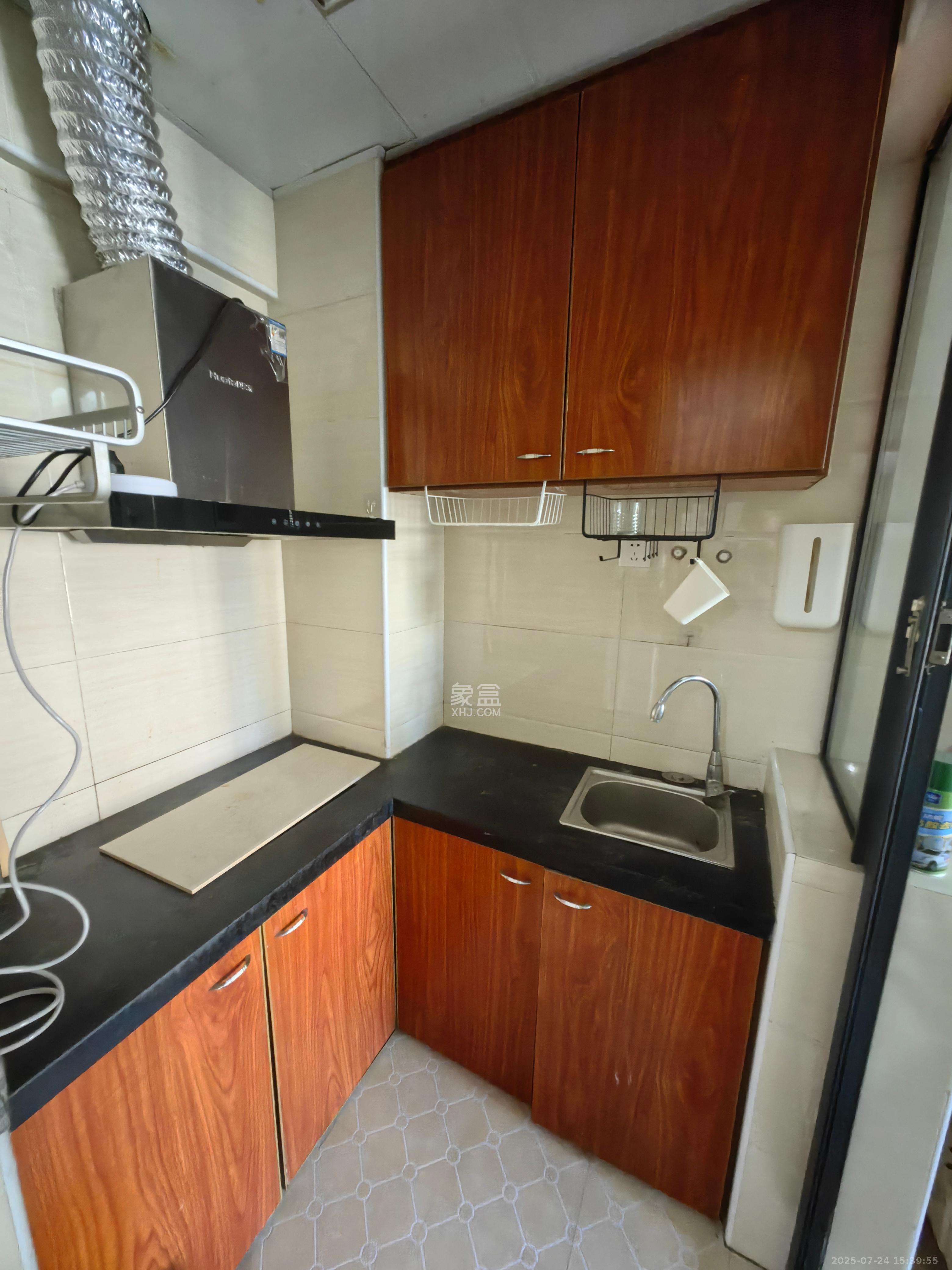 中建芙蓉工社 1室1厅1卫 1300.0元/月 中建芙蓉工社 1室1厅1卫 1300.0元/月室内图