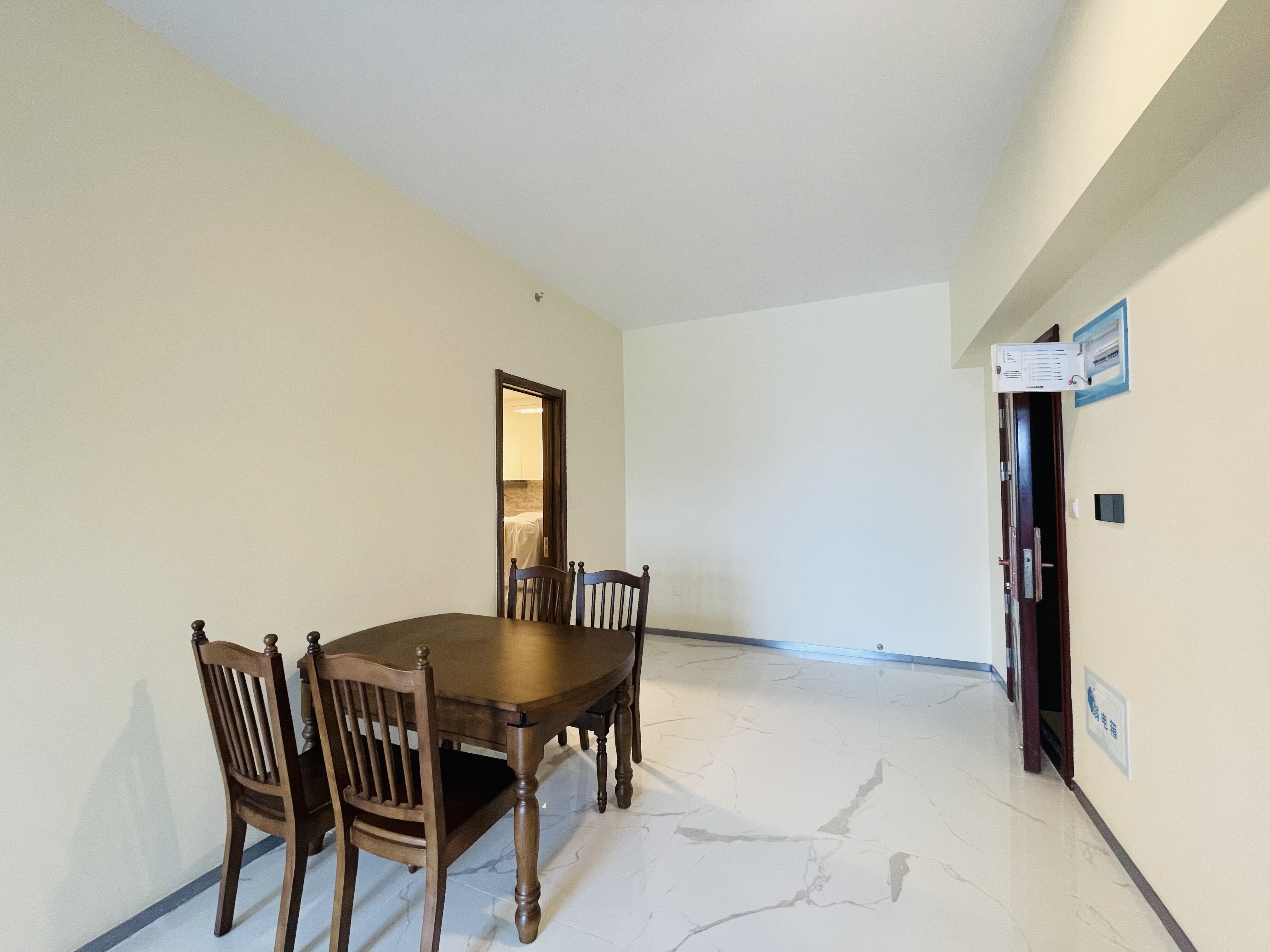 滨江海岸三期 2室2厅1卫 2600.0元/月 滨江海岸三期 2室2厅1卫 2600.0元/月室内图