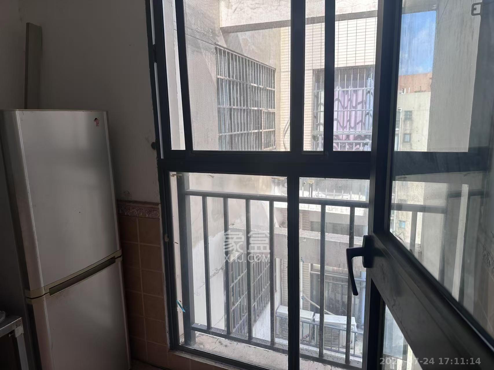 童话里  3室2厅1卫    1800.0元/月室内图