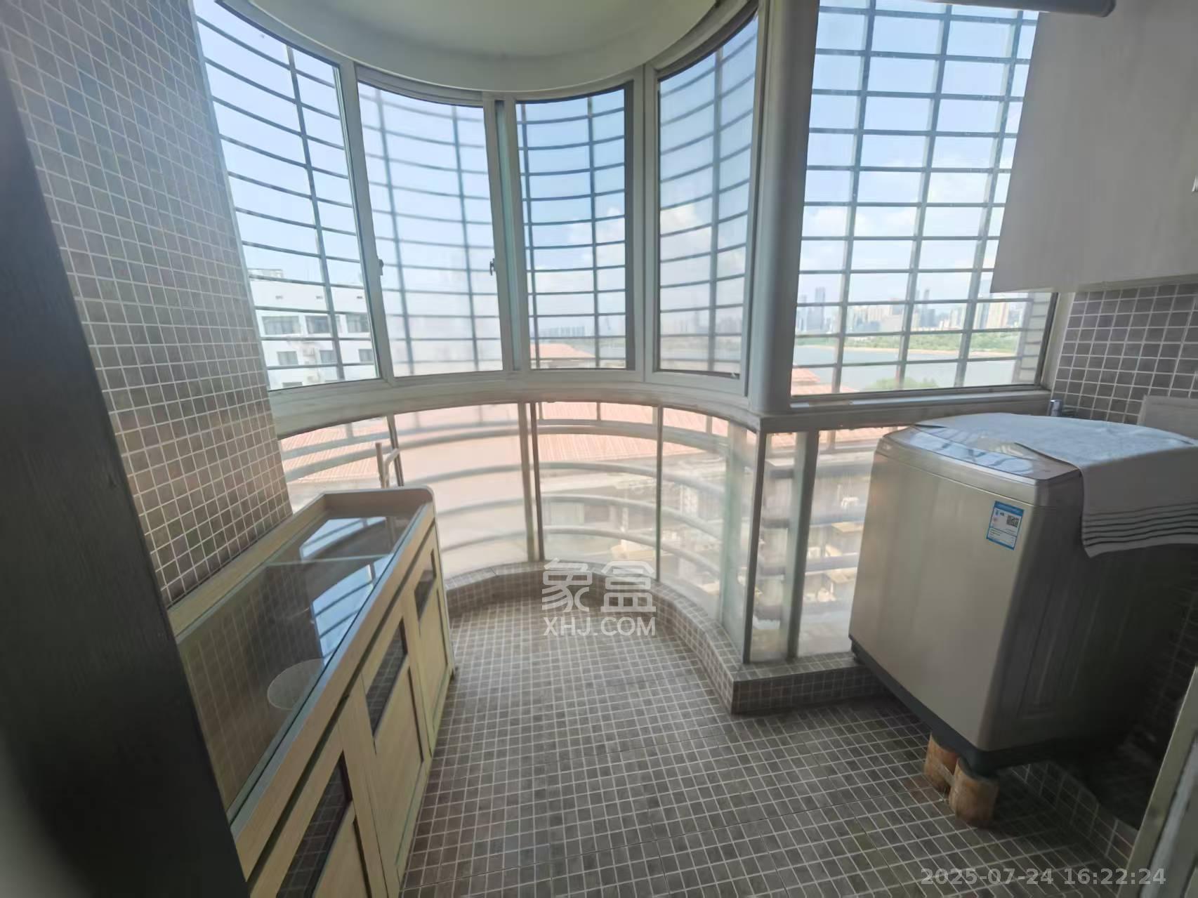 江岸景苑  3室2厅2卫    3400.0元/月室内图