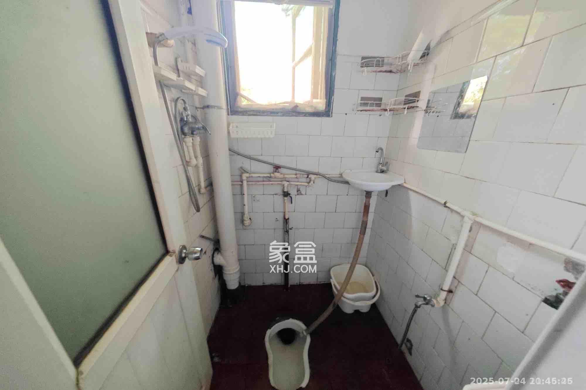 茶园坡社区(原王家冲社区)  1室0厅0卫    1400.0元/月室内图