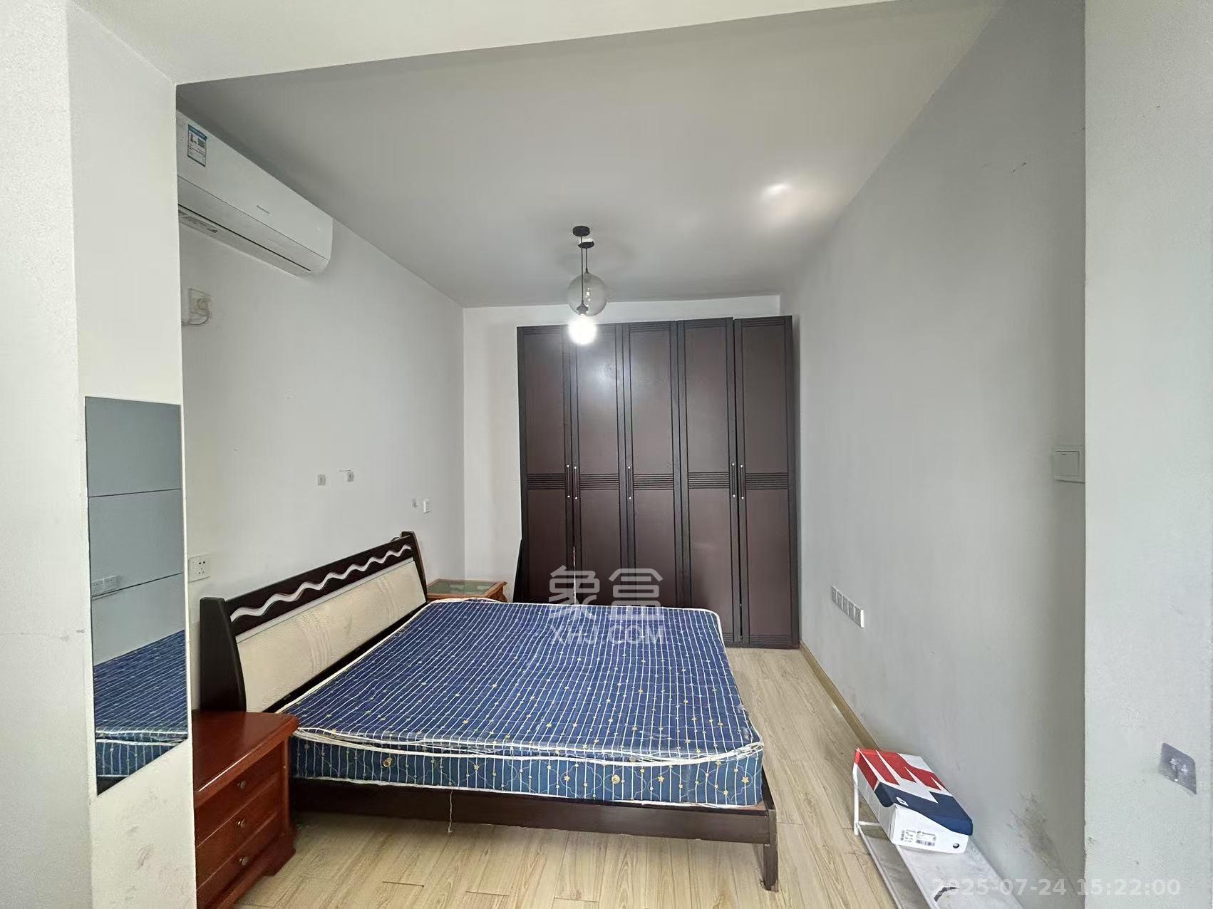 阳光100一期、四五期  4室2厅1卫    2800.0元/月 阳光100一期、四五期  4室2厅1卫    2800.0元/月室内图