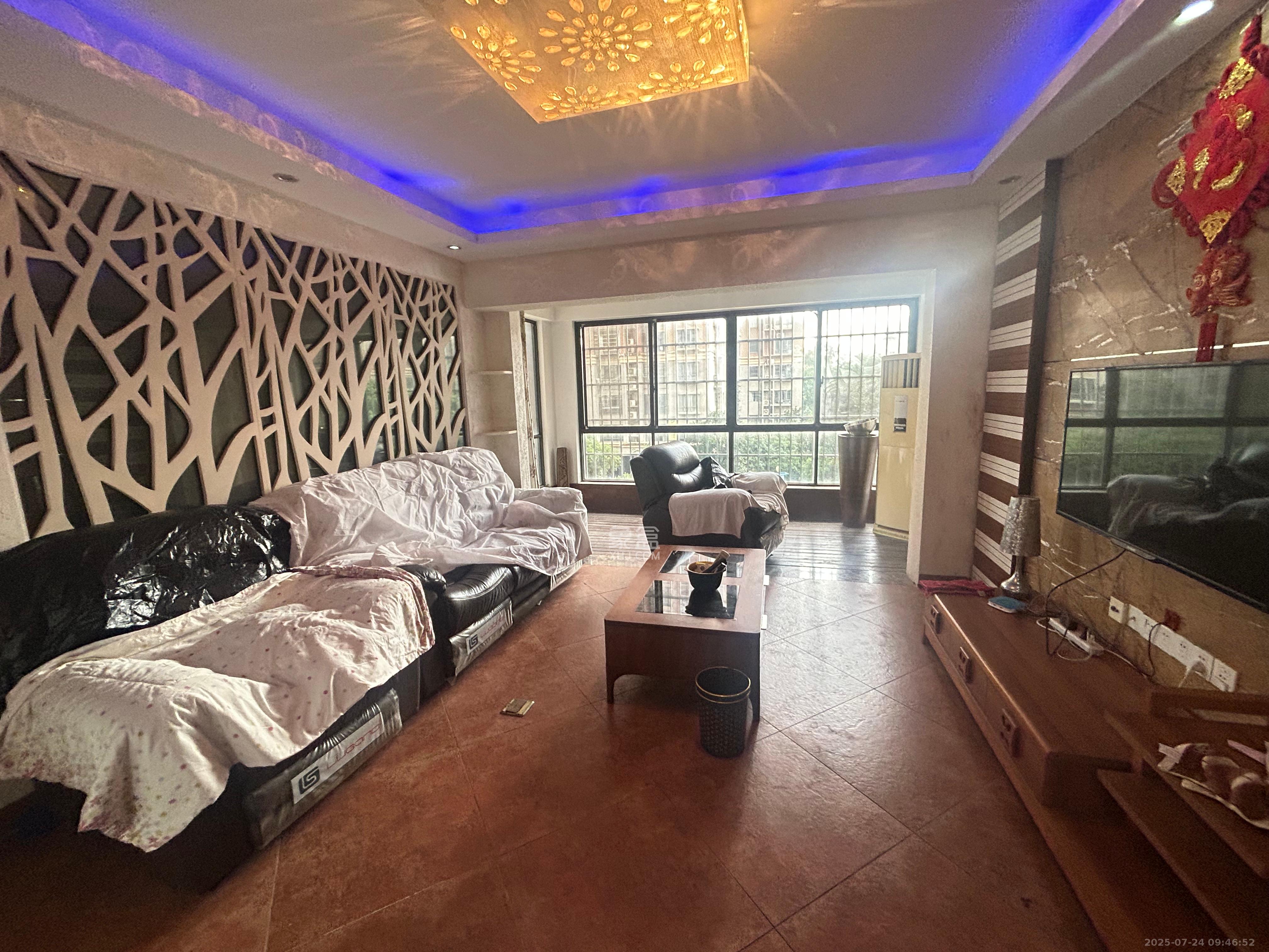 上海城小区 4室2厅2卫 2500.0元/月 上海城小区 4室2厅2卫 2500.0元/月室内图