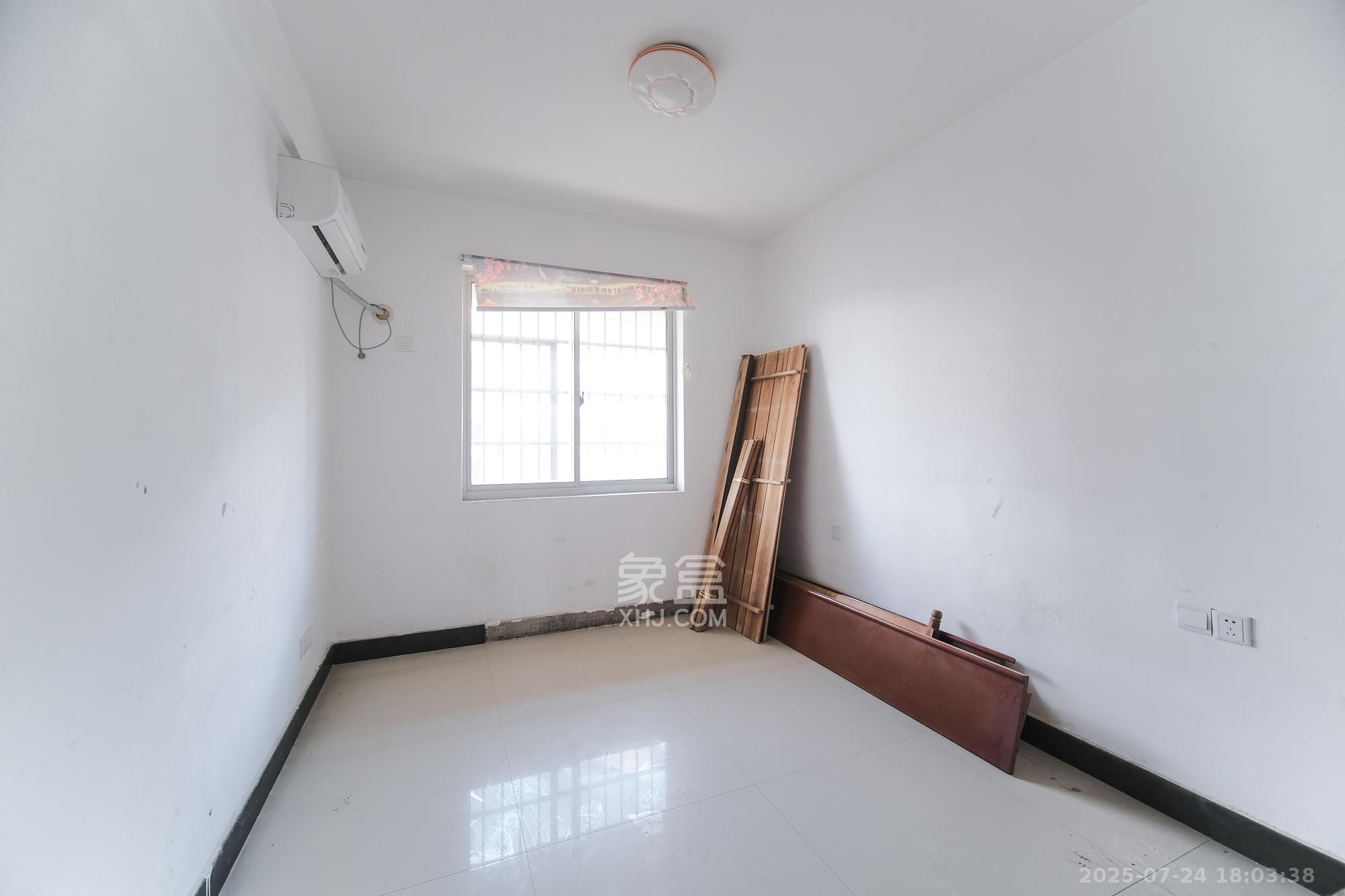 红树湾 3室2厅2卫 70.0万 红树湾 3室2厅2卫 70.0万卧室