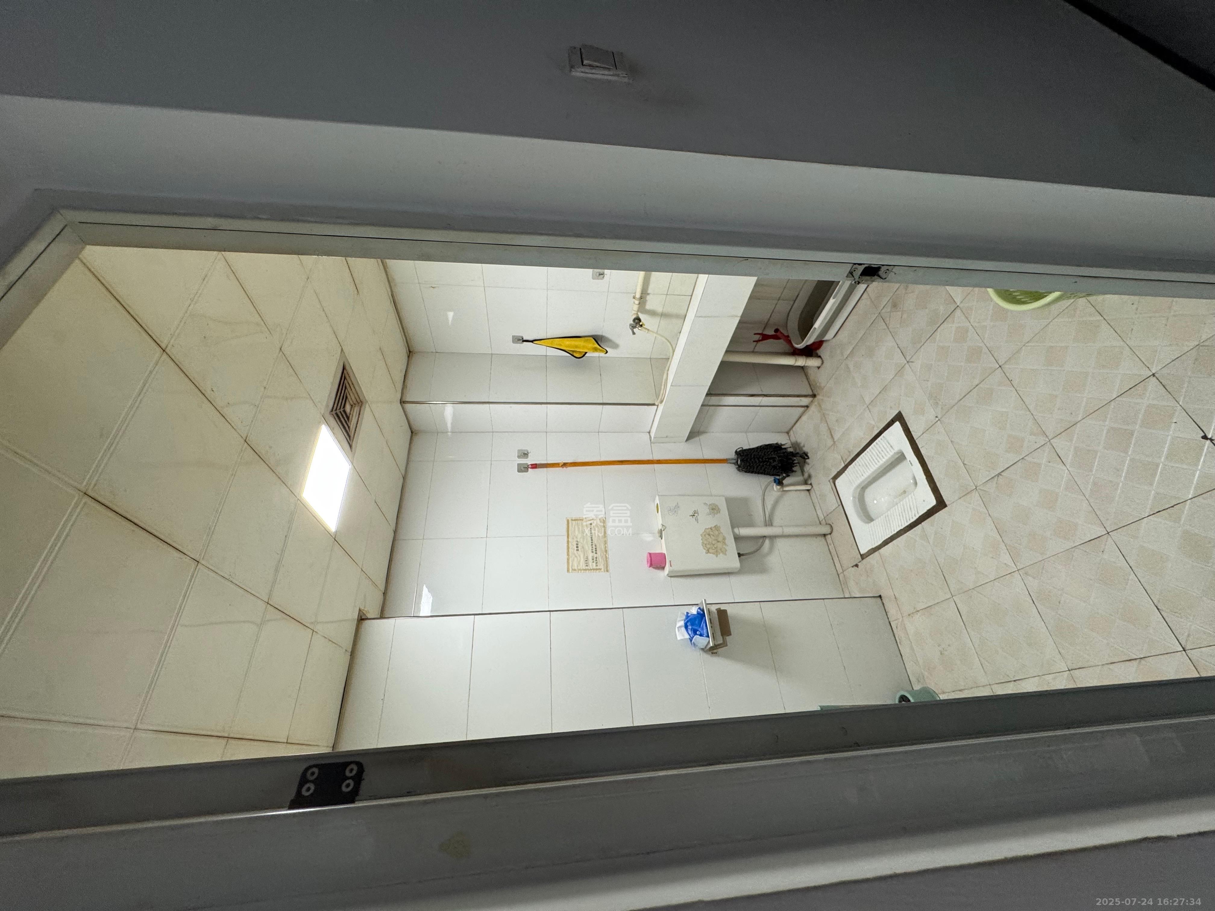 星大峰汇商务楼 1室1厅1卫 1800.0元/月 星大峰汇商务楼 1室1厅1卫 1800.0元/月室内图