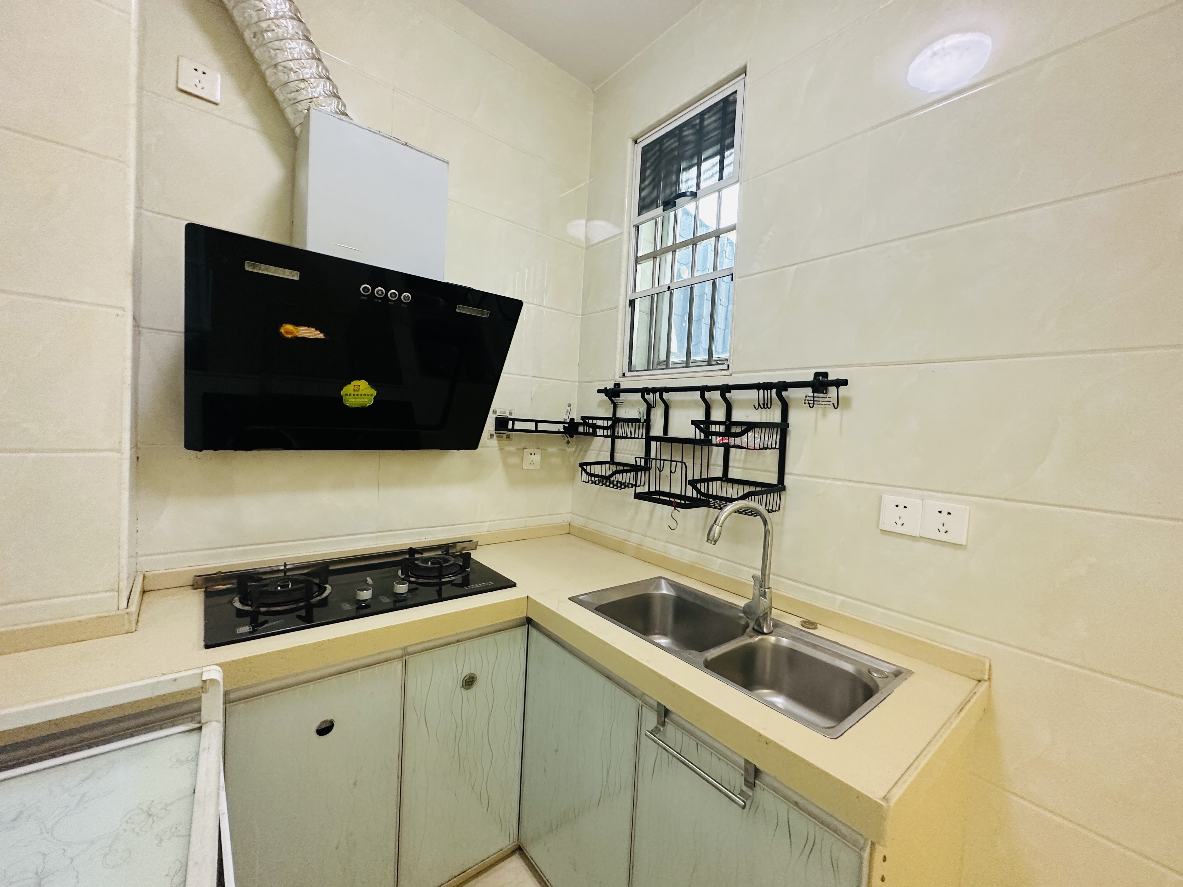 金美花园 2室2厅1卫 75.0万 金美花园 2室2厅1卫 75.0万客厅