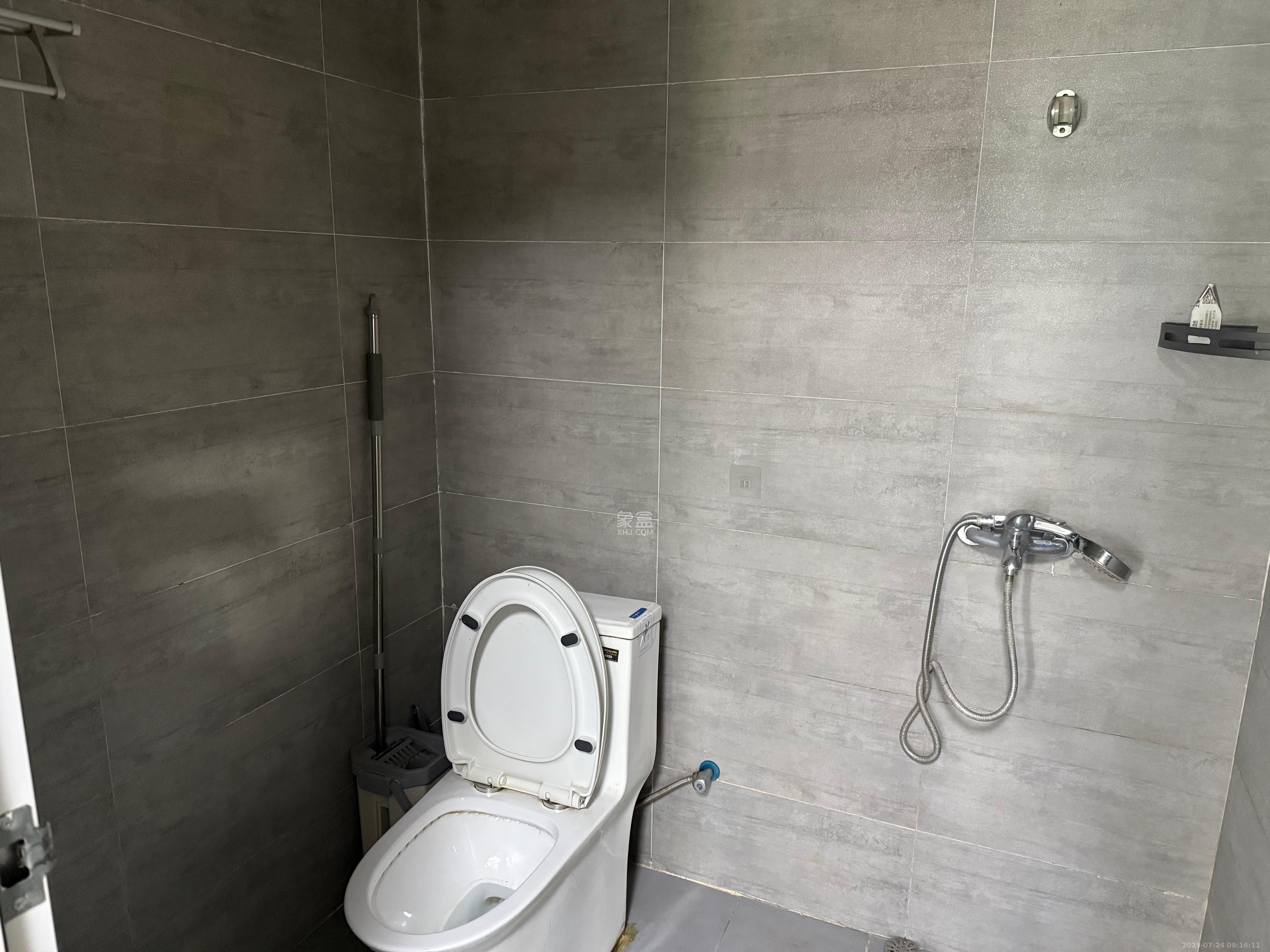 第六都(陆都小区) 1室1厅1卫 2100.0元/月 第六都(陆都小区) 1室1厅1卫 2100.0元/月室内图