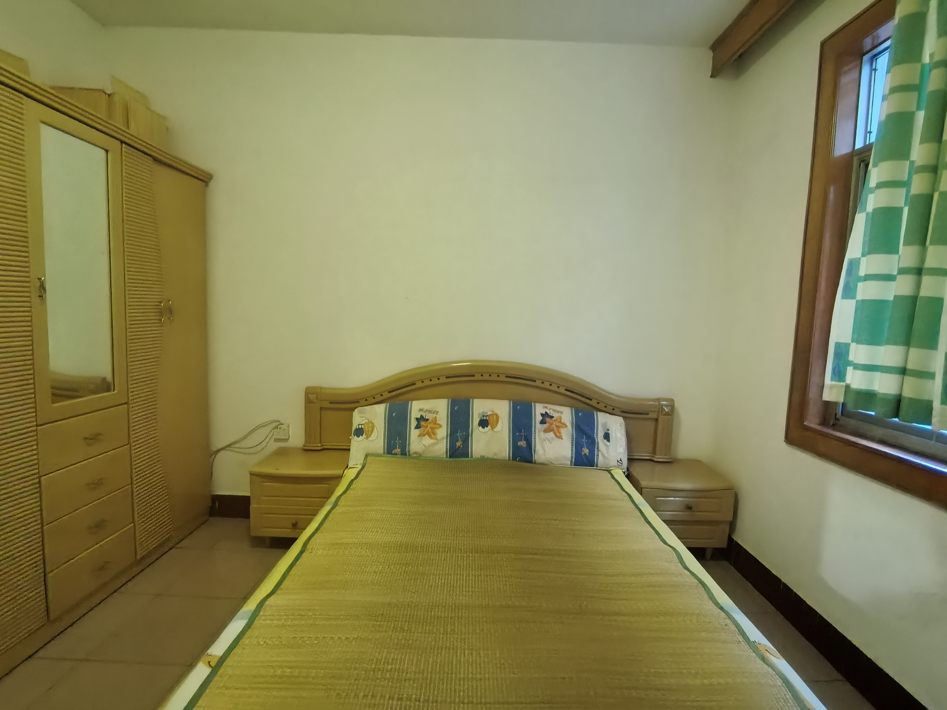 大栗新城（衡钢花苑）  3室2厅2卫   1000.00元/月室内图