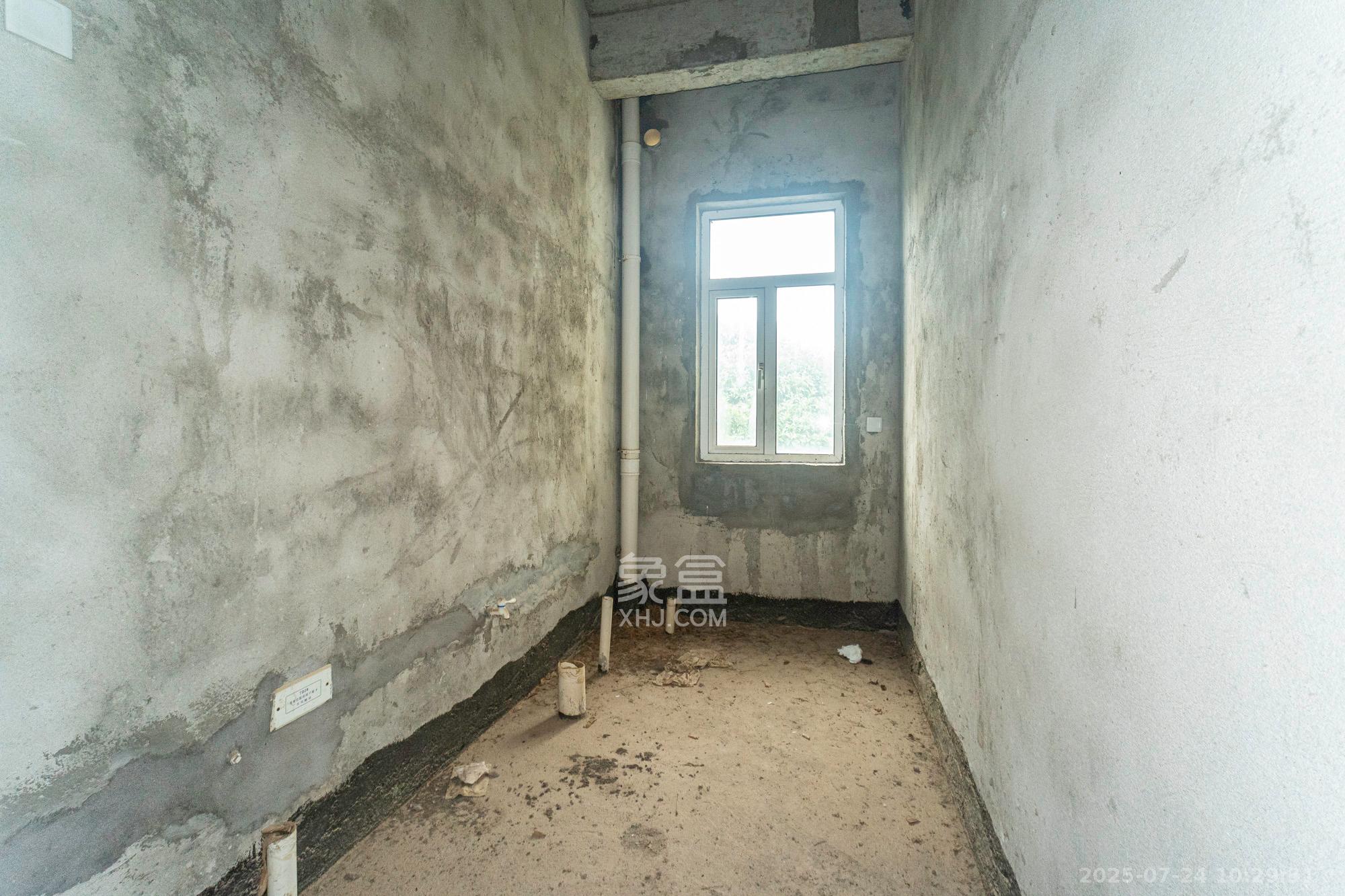 水印山城  6室2厅2卫    368.0万 水印山城  6室2厅2卫    368.0万卫生间