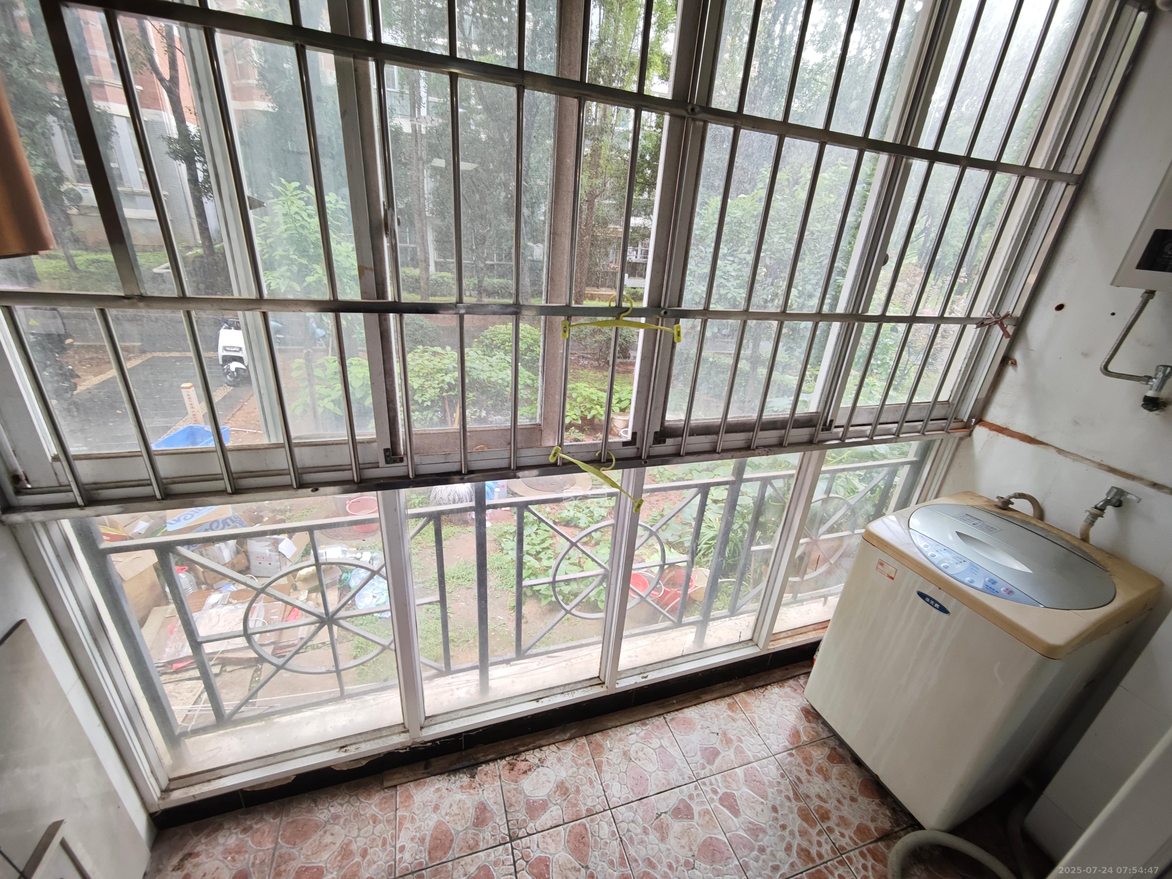 山水人家一二期 3室2厅2卫 2000.0元/月 山水人家一二期 3室2厅2卫 2000.0元/月室内图