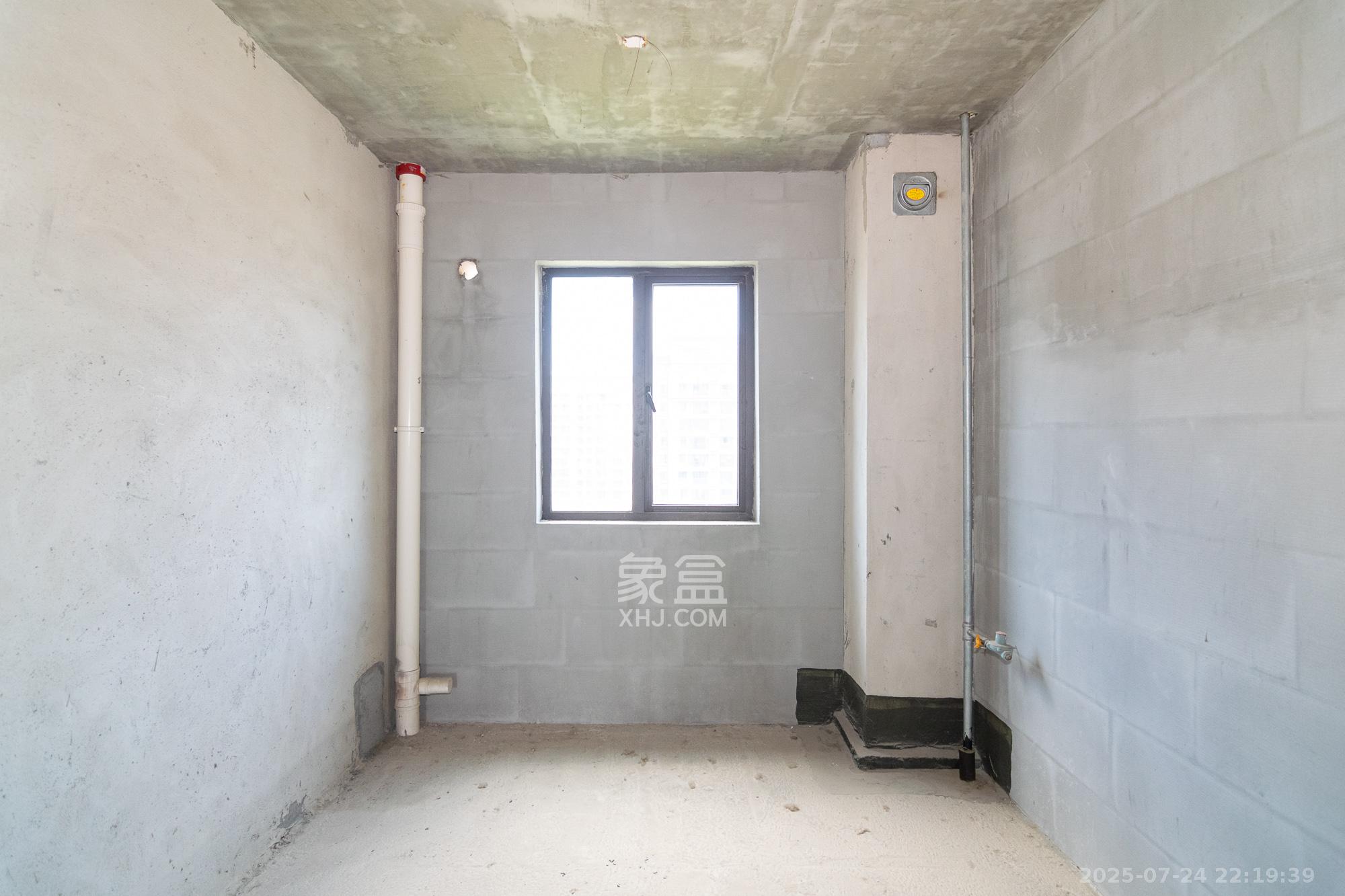 湾田望江府  4室2厅2卫    68.0万 湾田望江府  4室2厅2卫    68.0万厨房