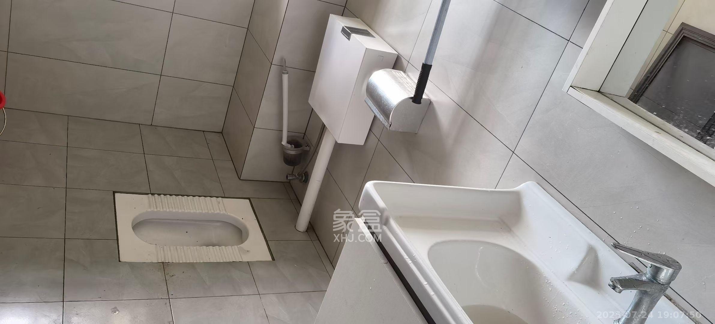 联丰苑 1室0厅0卫 2300.0元/月 联丰苑 1室0厅0卫 2300.0元/月室内图