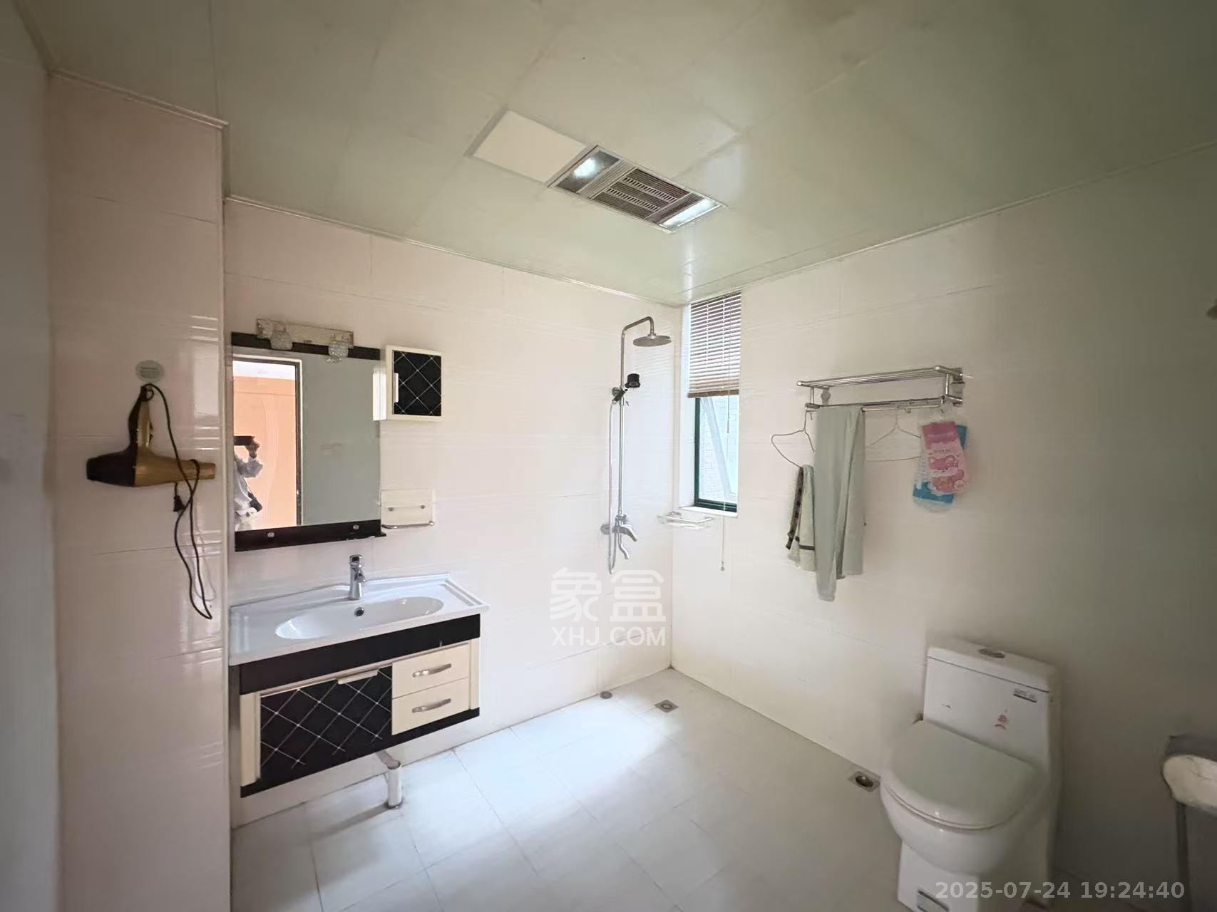 麓谷公馆（涉外国际公馆）  4室2厅2卫    2800.0元/月室内图