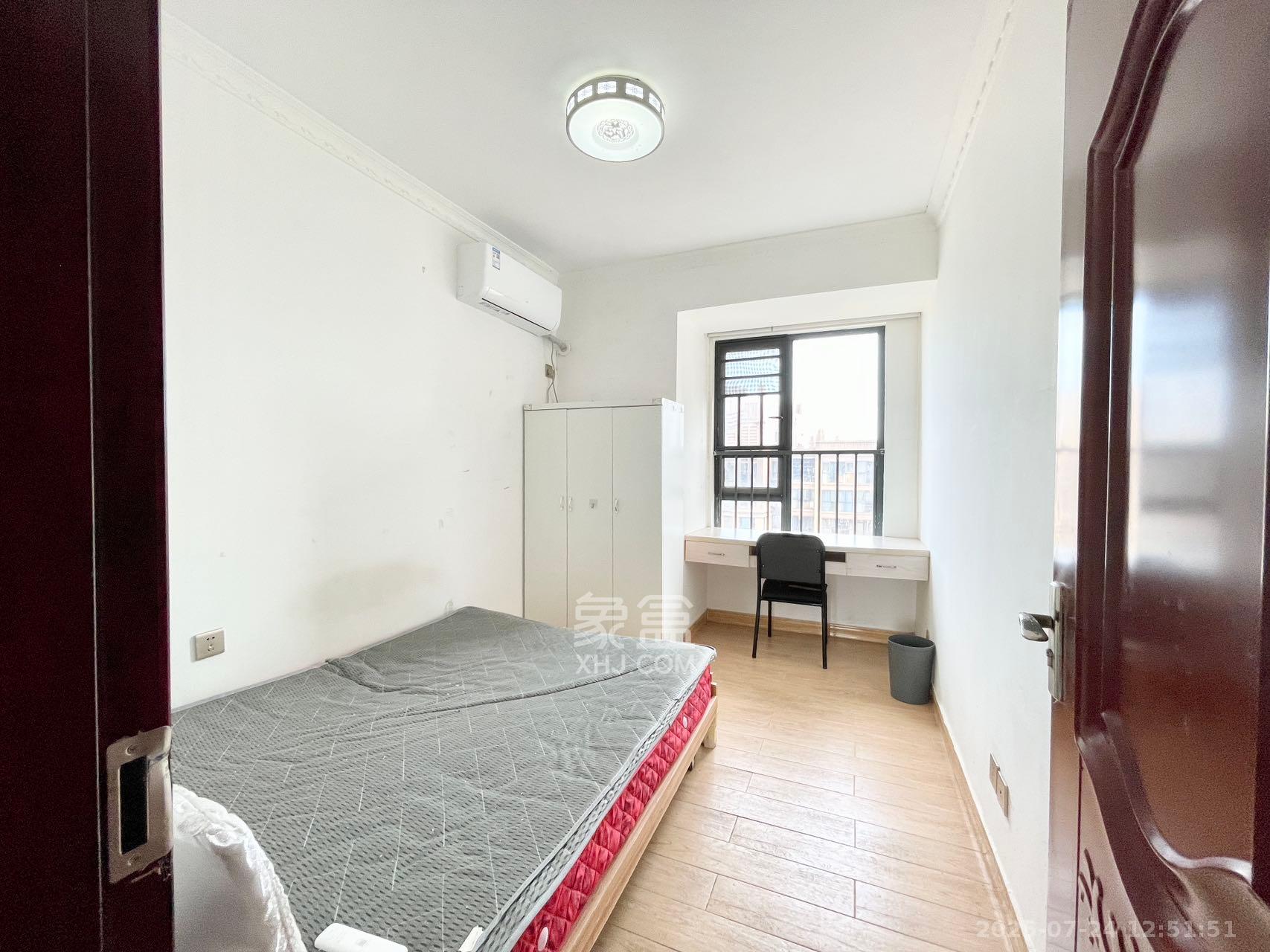 荣盛花语馨苑  4室2厅1卫    2100.0元/月 荣盛花语馨苑  4室2厅1卫    2100.0元/月室内图