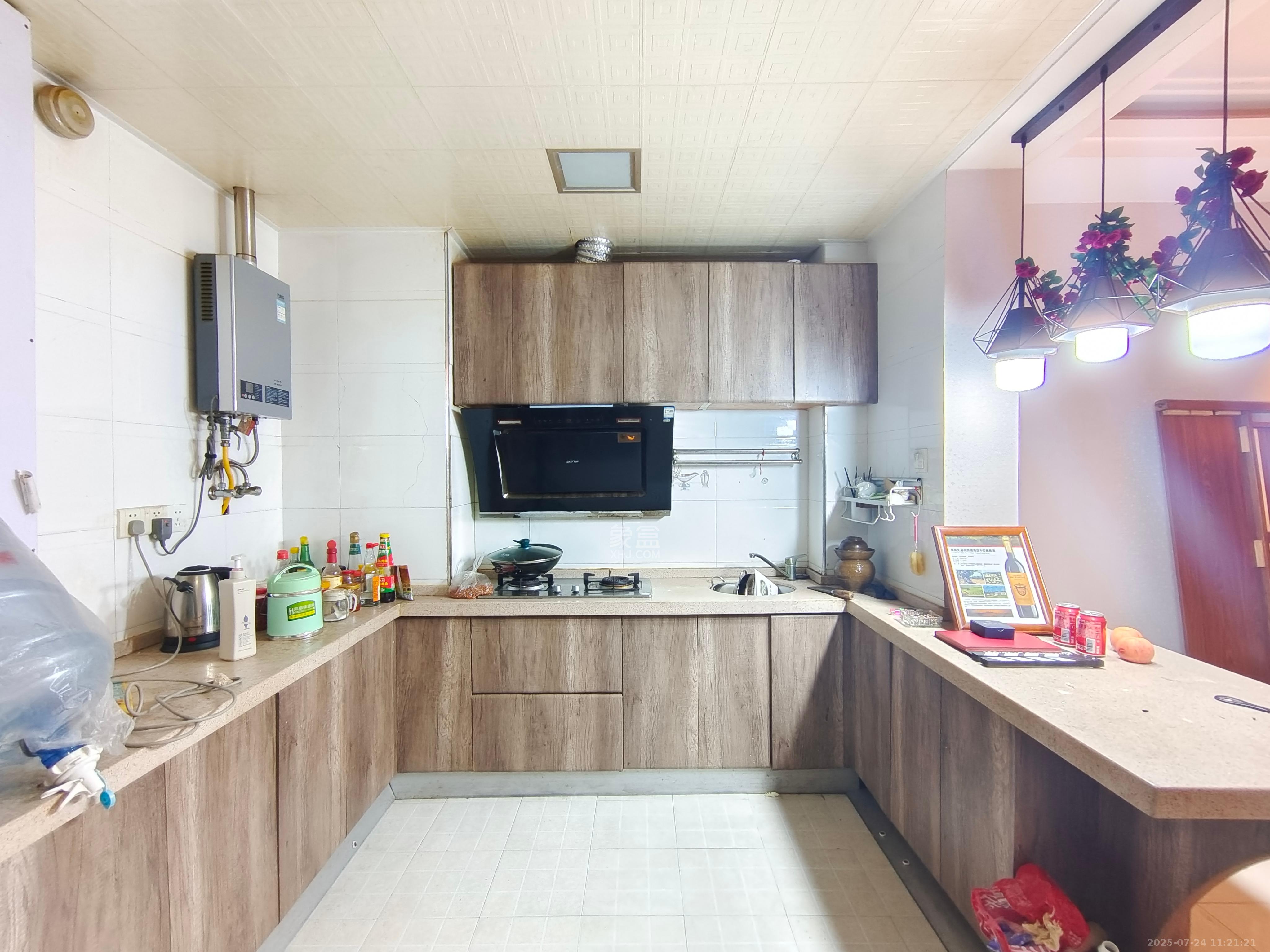 藏珑湖上国际花园 2室2厅1卫 2400.0元/月 藏珑湖上国际花园 2室2厅1卫 2400.0元/月室内图