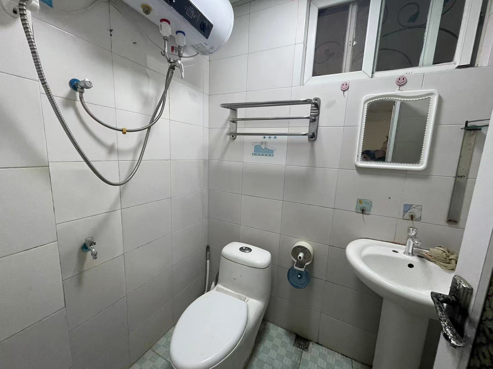 新新海岸  2室2厅1卫    1300.0元/月 新新海岸  2室2厅1卫    1300.0元/月室内图