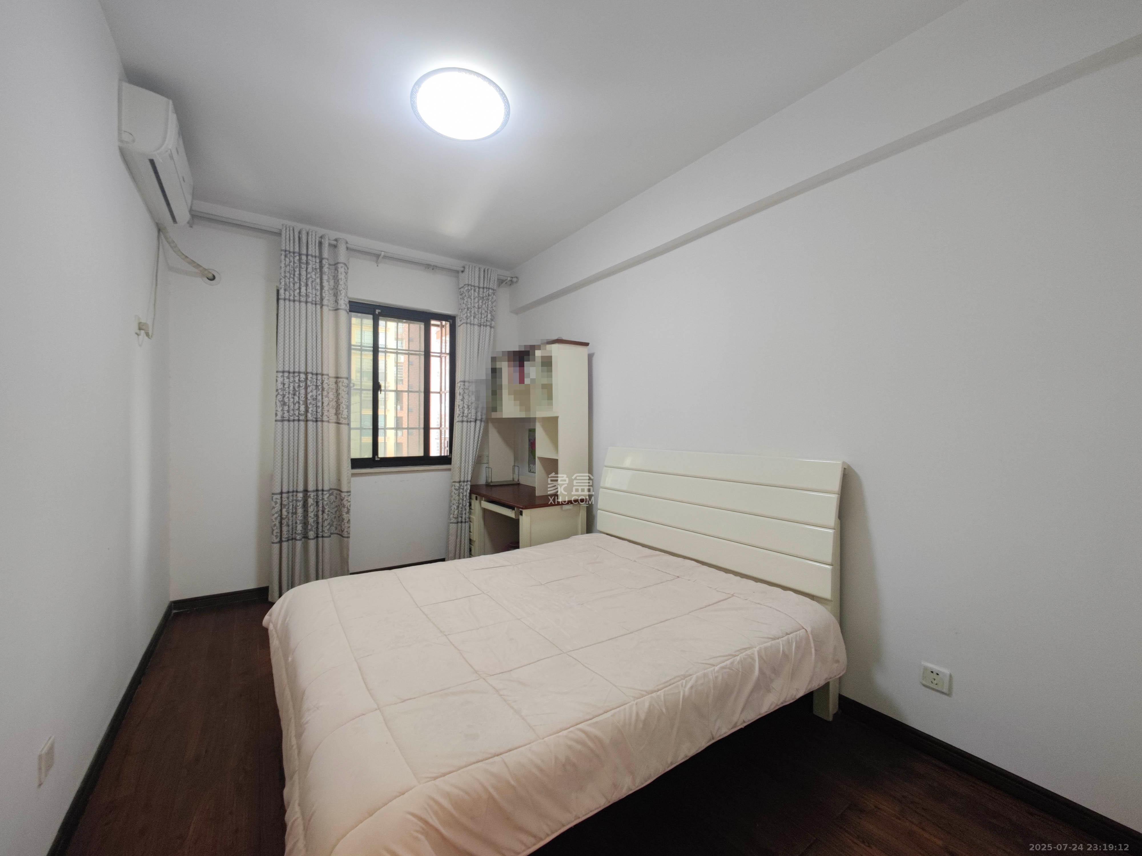 水岸天际(一期、二期) 4室2厅2卫 109.0万 水岸天际(一期、二期) 4室2厅2卫 109.0万卧室