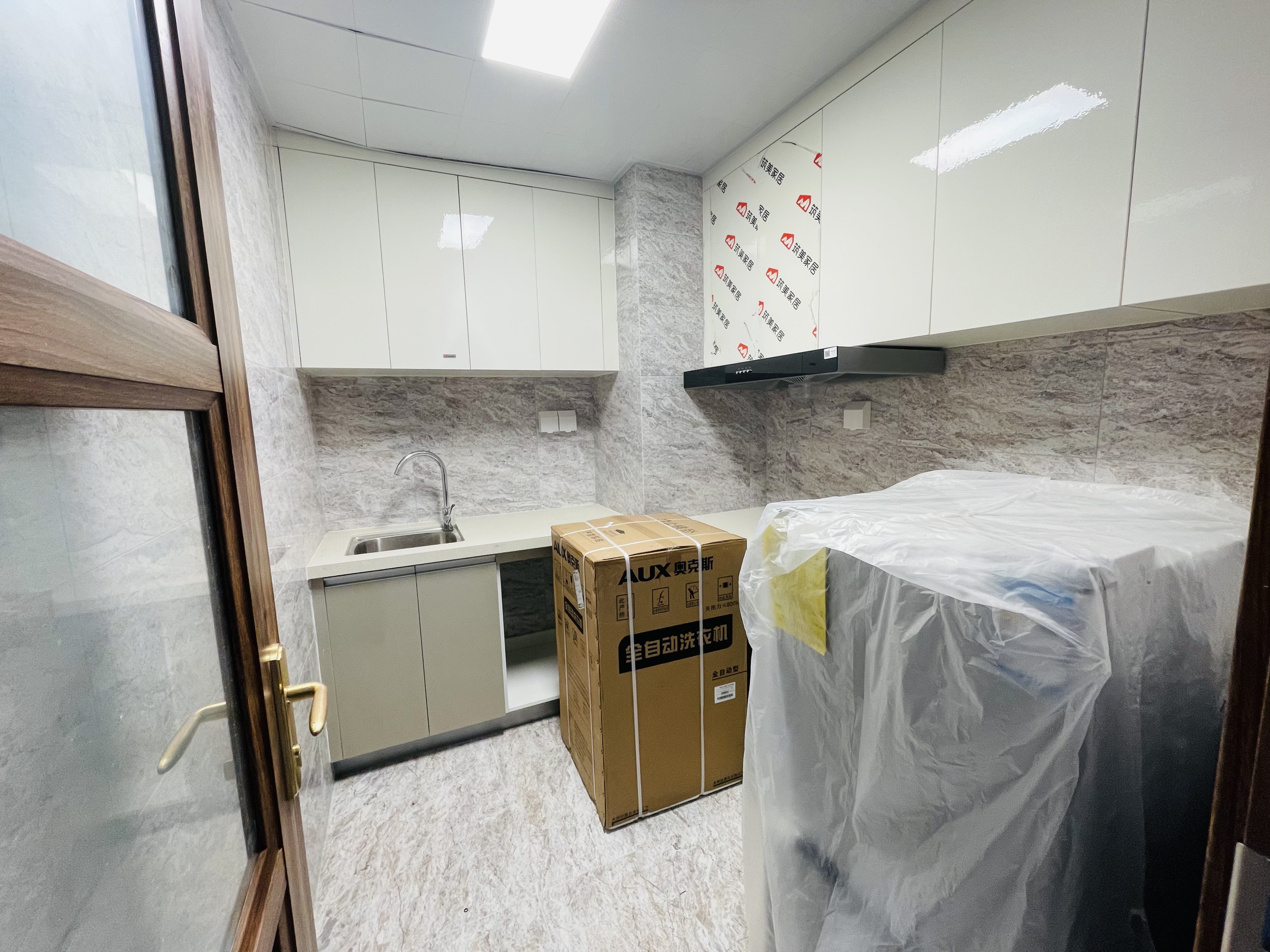 滨江海岸三期 2室2厅1卫 2600.0元/月 滨江海岸三期 2室2厅1卫 2600.0元/月室内图