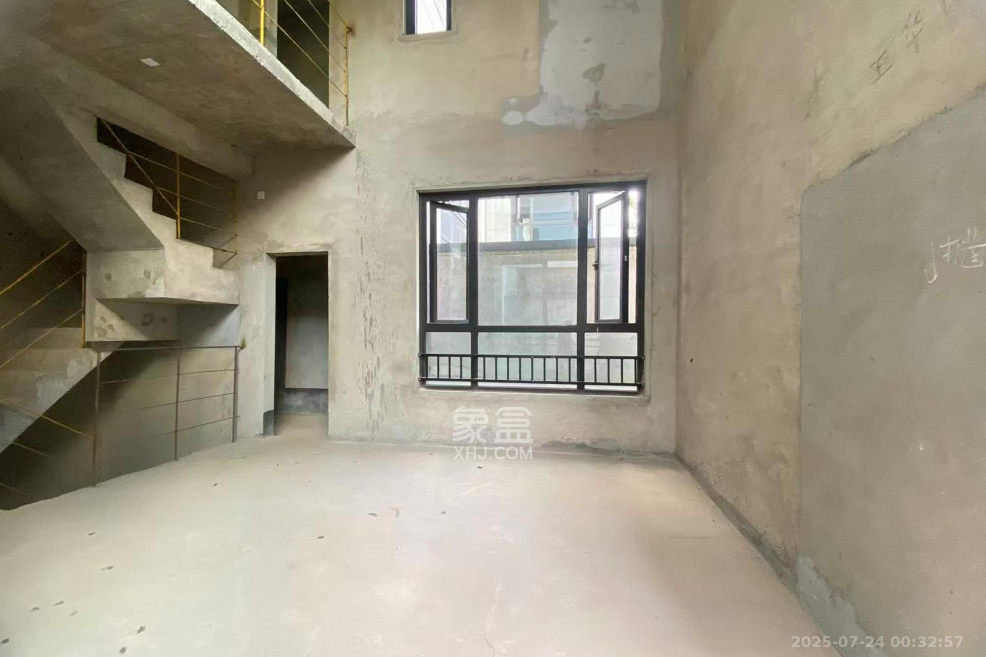 长沙院子 5室3厅3卫 258.0万 长沙院子 5室3厅3卫 258.0万客厅