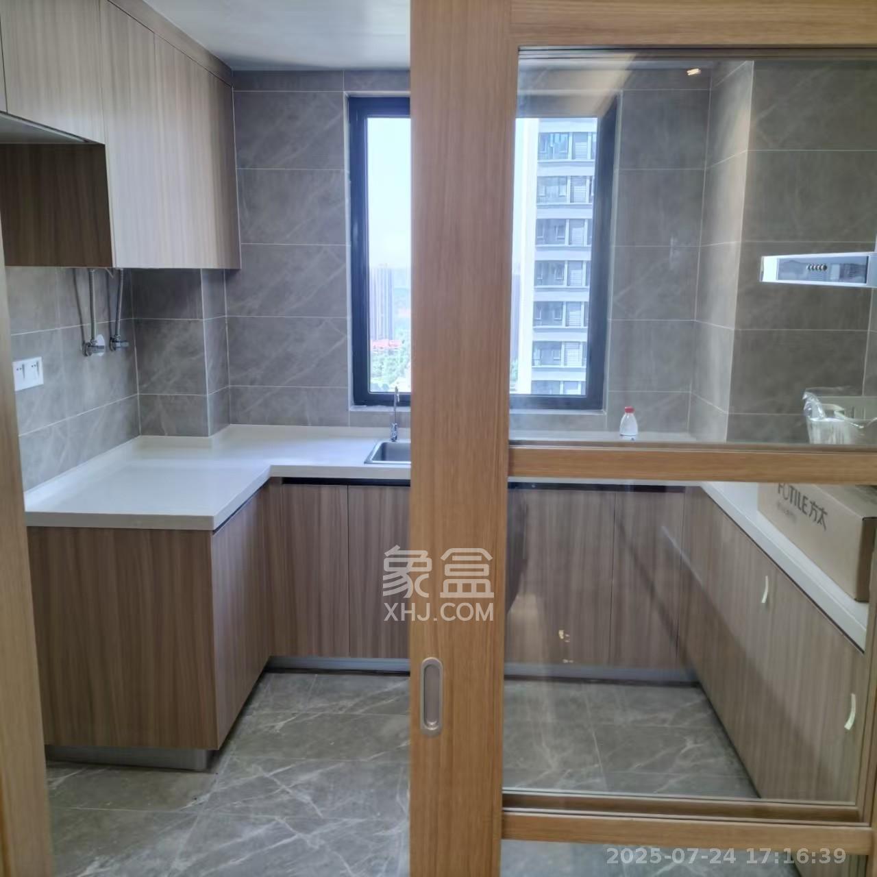 南山梅溪一方  4室2厅3卫   4500.00元/月室内图