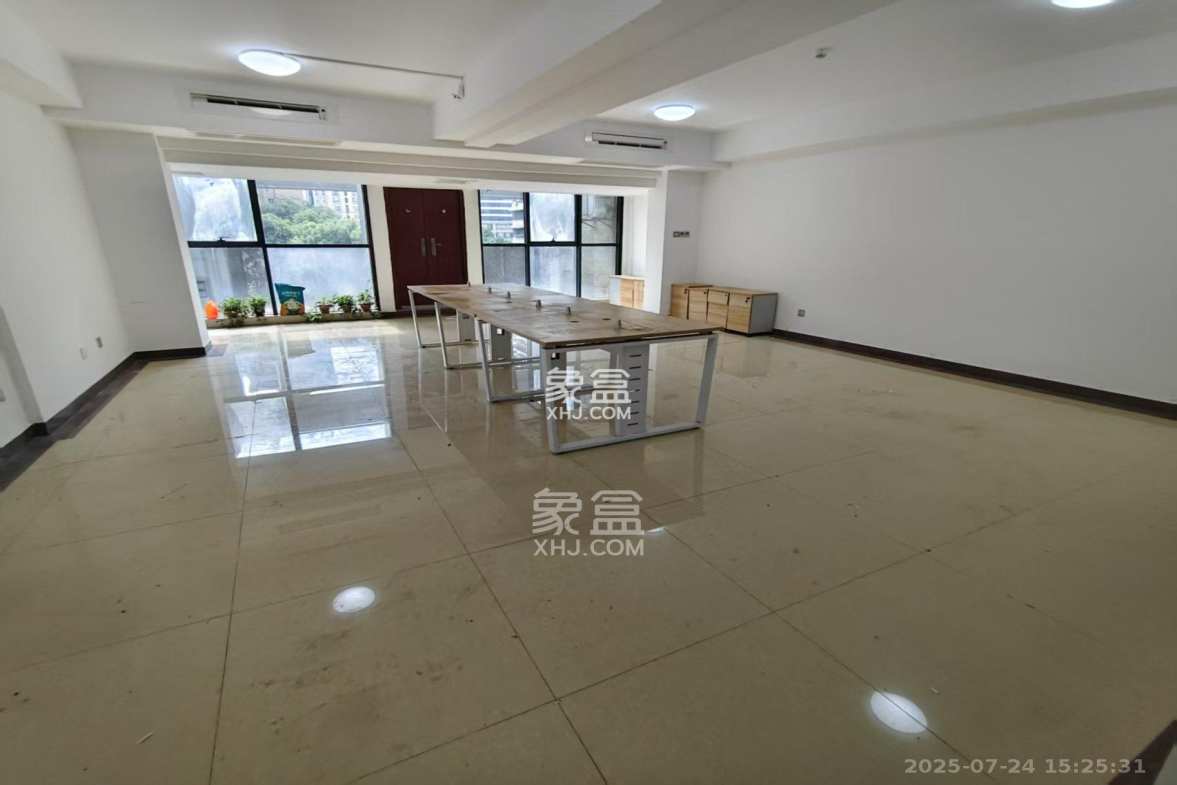 东塘瑞府 1室1厅1卫 2800.0元/月 东塘瑞府 1室1厅1卫 2800.0元/月室内图