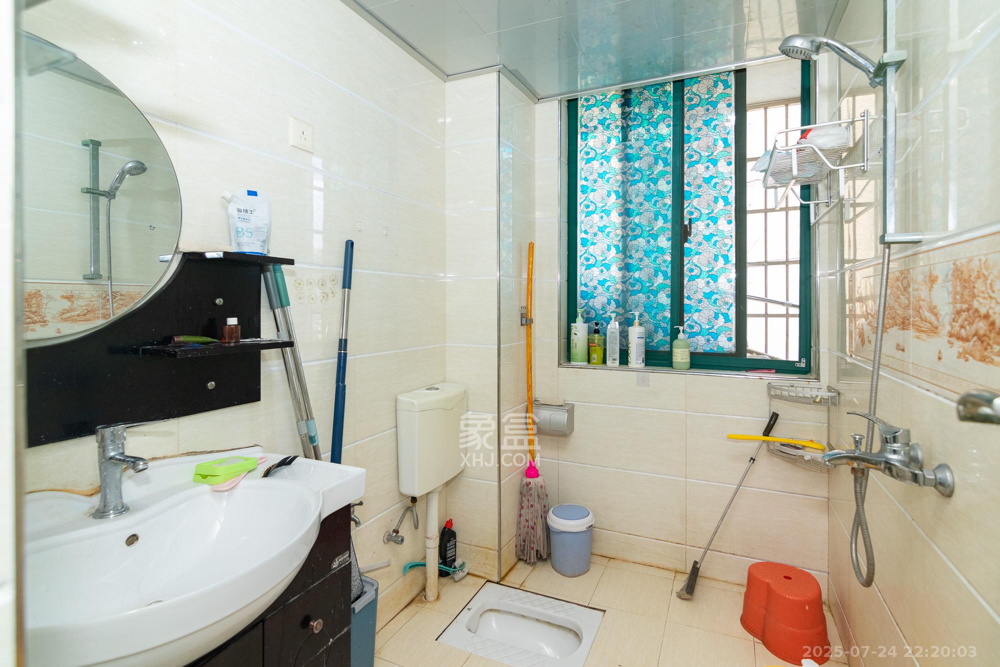 瑞凯景城苑(一、二期)  2室1厅1卫    45.0万 瑞凯景城苑(一、二期)  2室1厅1卫    45.0万卫生间