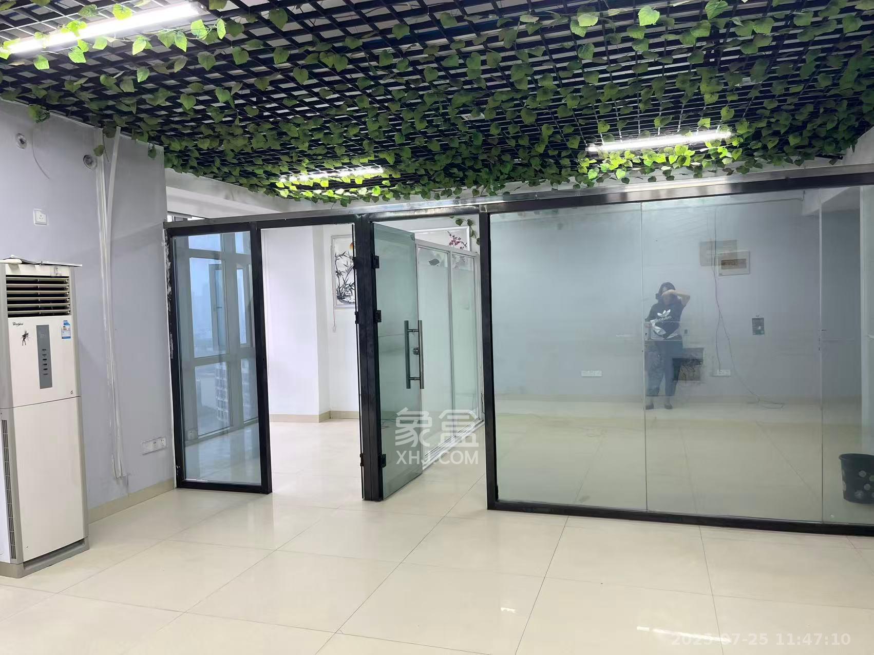 奥克斯广场  1室1厅1卫    4200.0元/月室内图