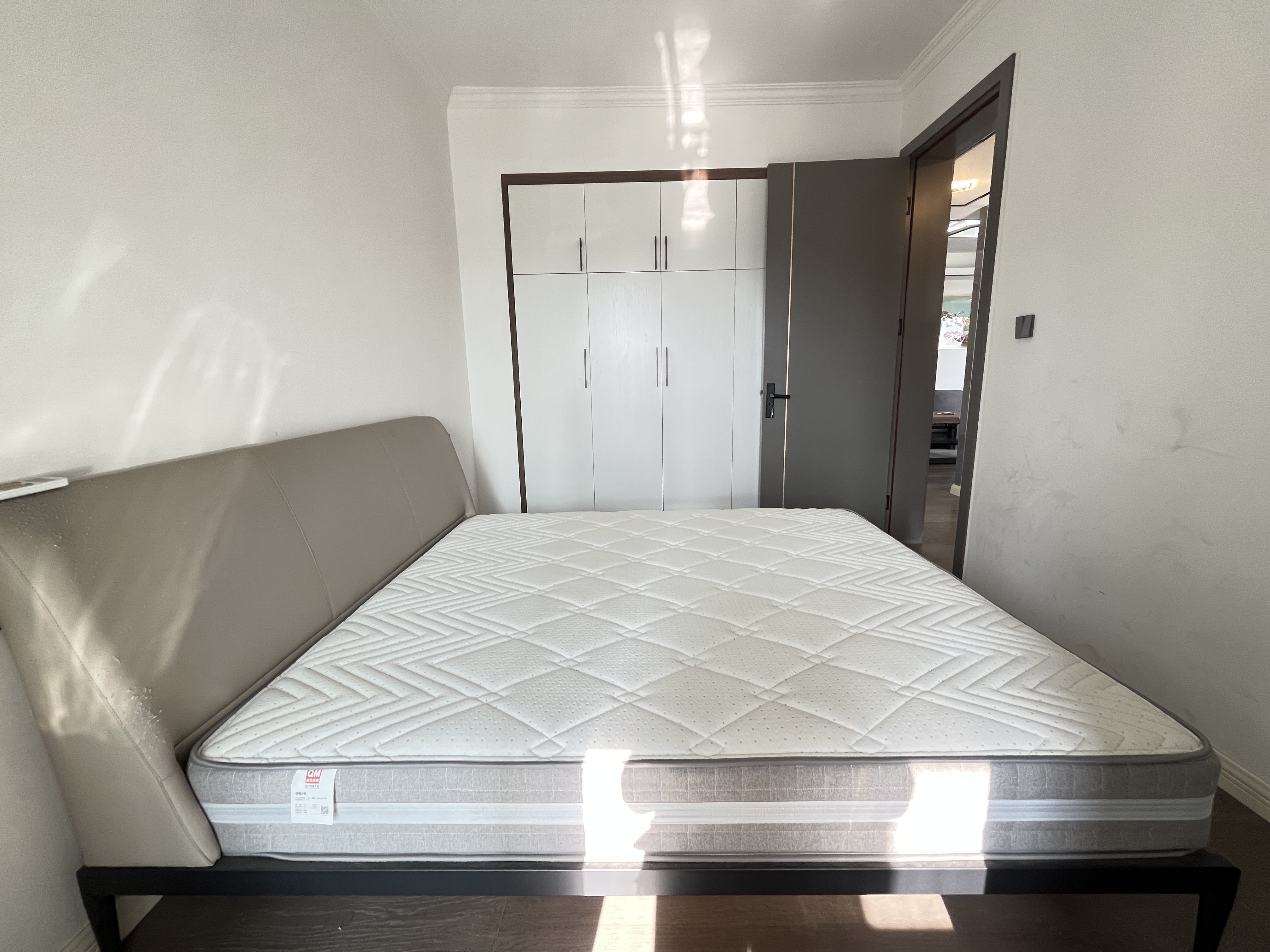 天成国际 3室2厅1卫 2100.0元/月 天成国际 3室2厅1卫 2100.0元/月室内图