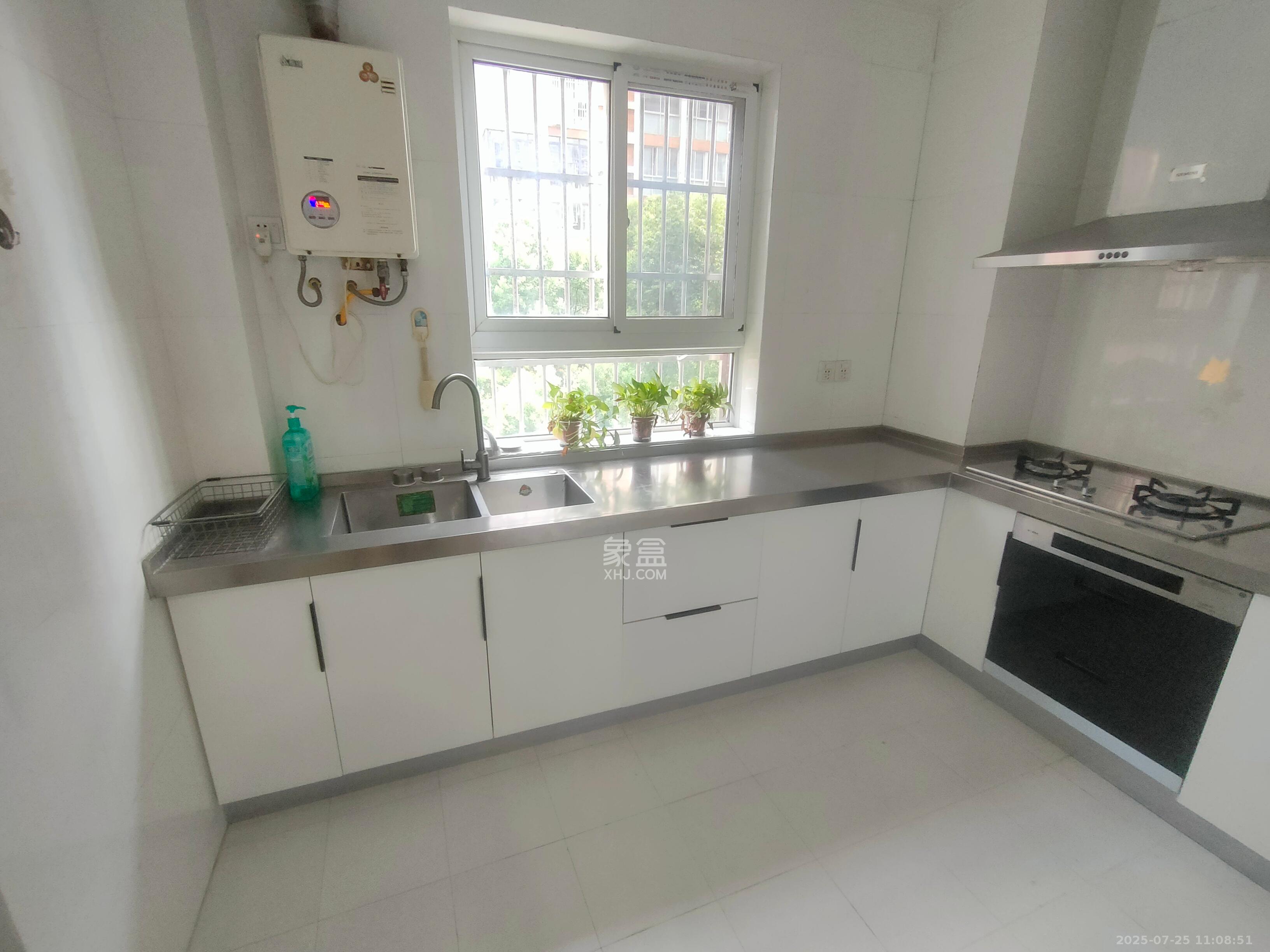 鸿景雅苑  3室2厅1卫    3800.0元/月 鸿景雅苑  3室2厅1卫    3800.0元/月室内图