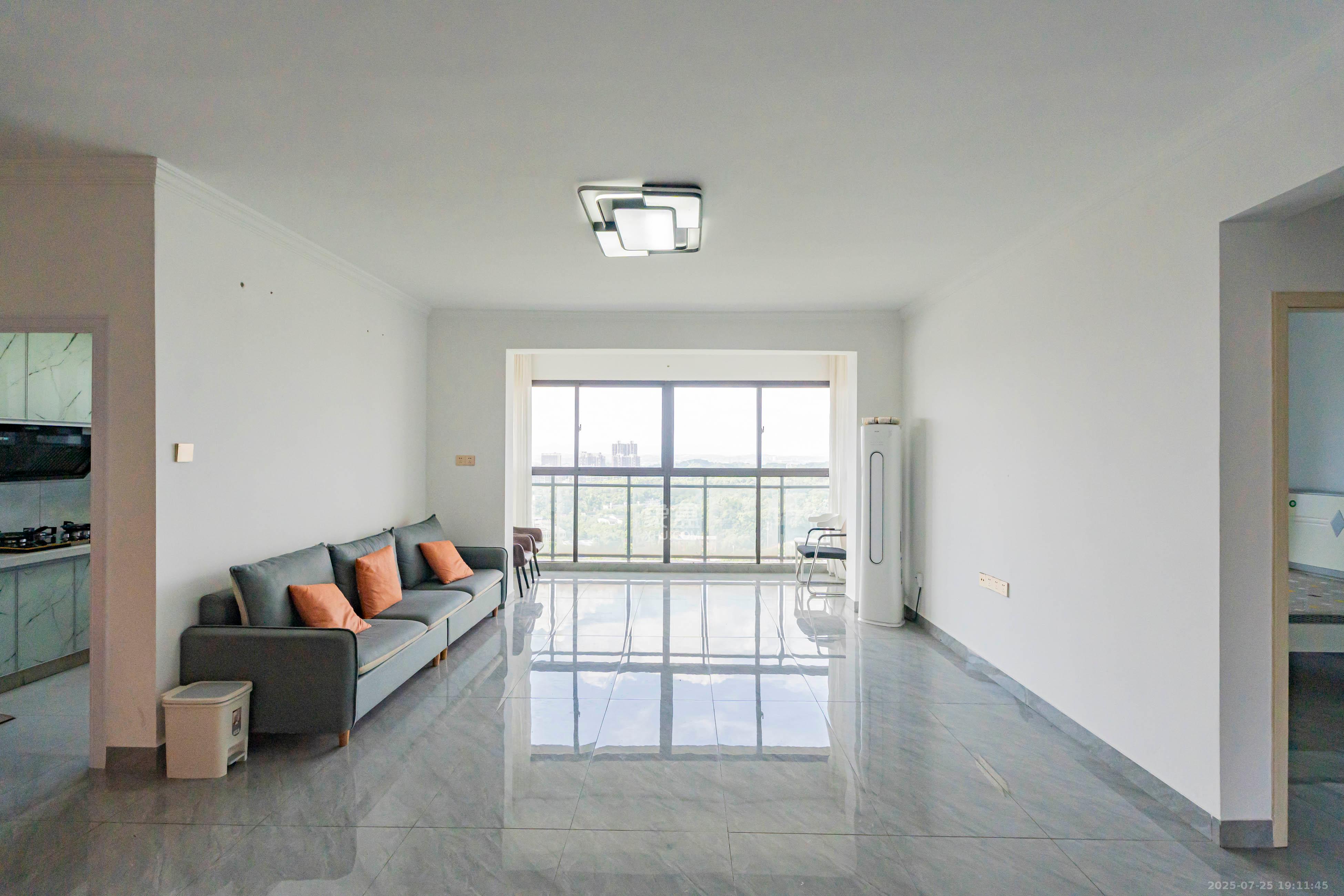 海洋半岛(月珑湾) 3室2厅2卫 128.0万 海洋半岛(月珑湾) 3室2厅2卫 128.0万客厅