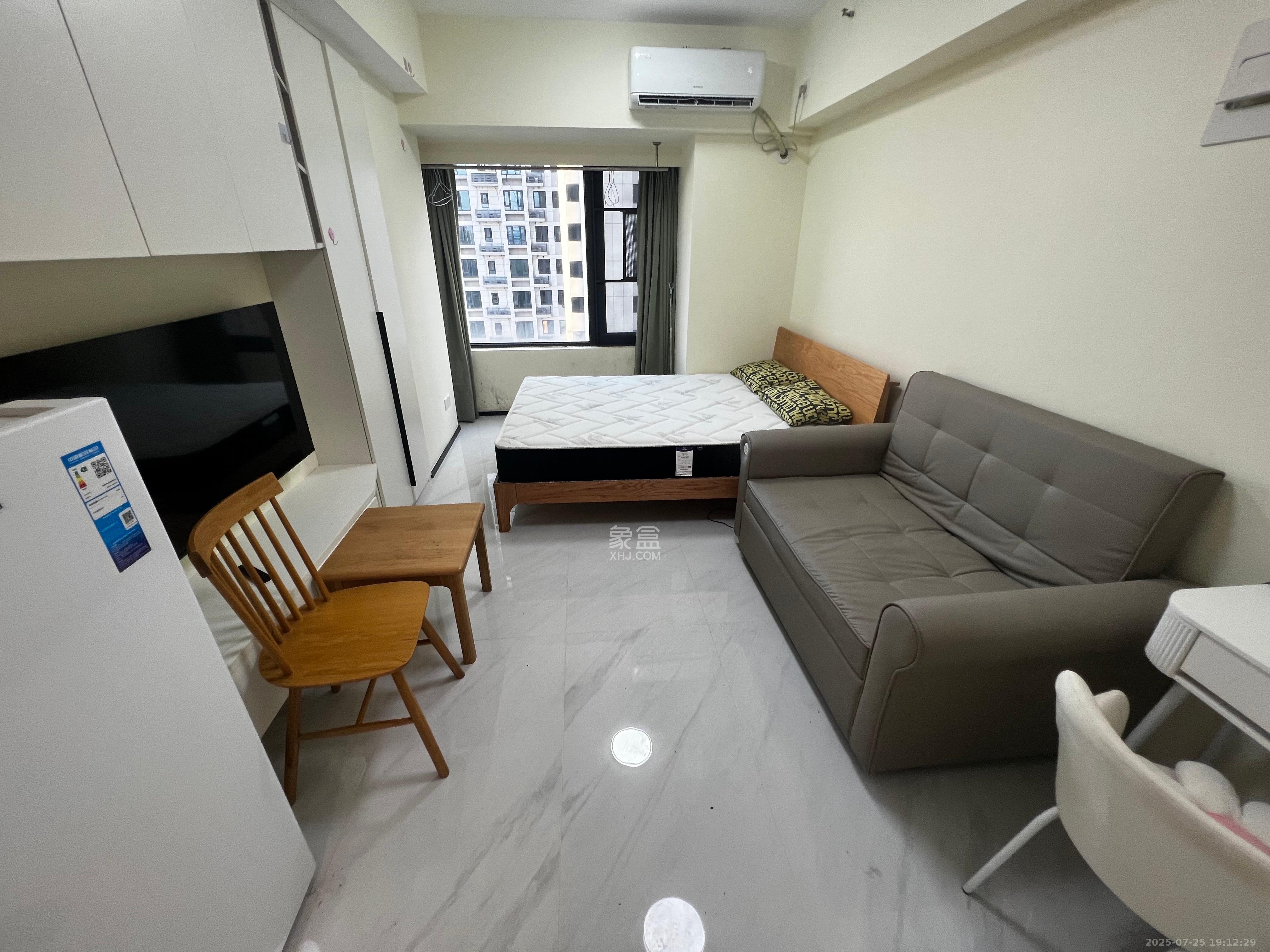 保利中环广场(保利中悦苑) 1室1厅1卫 1700.0元/月 保利中环广场(保利中悦苑) 1室1厅1卫 1700.0元/月室内图