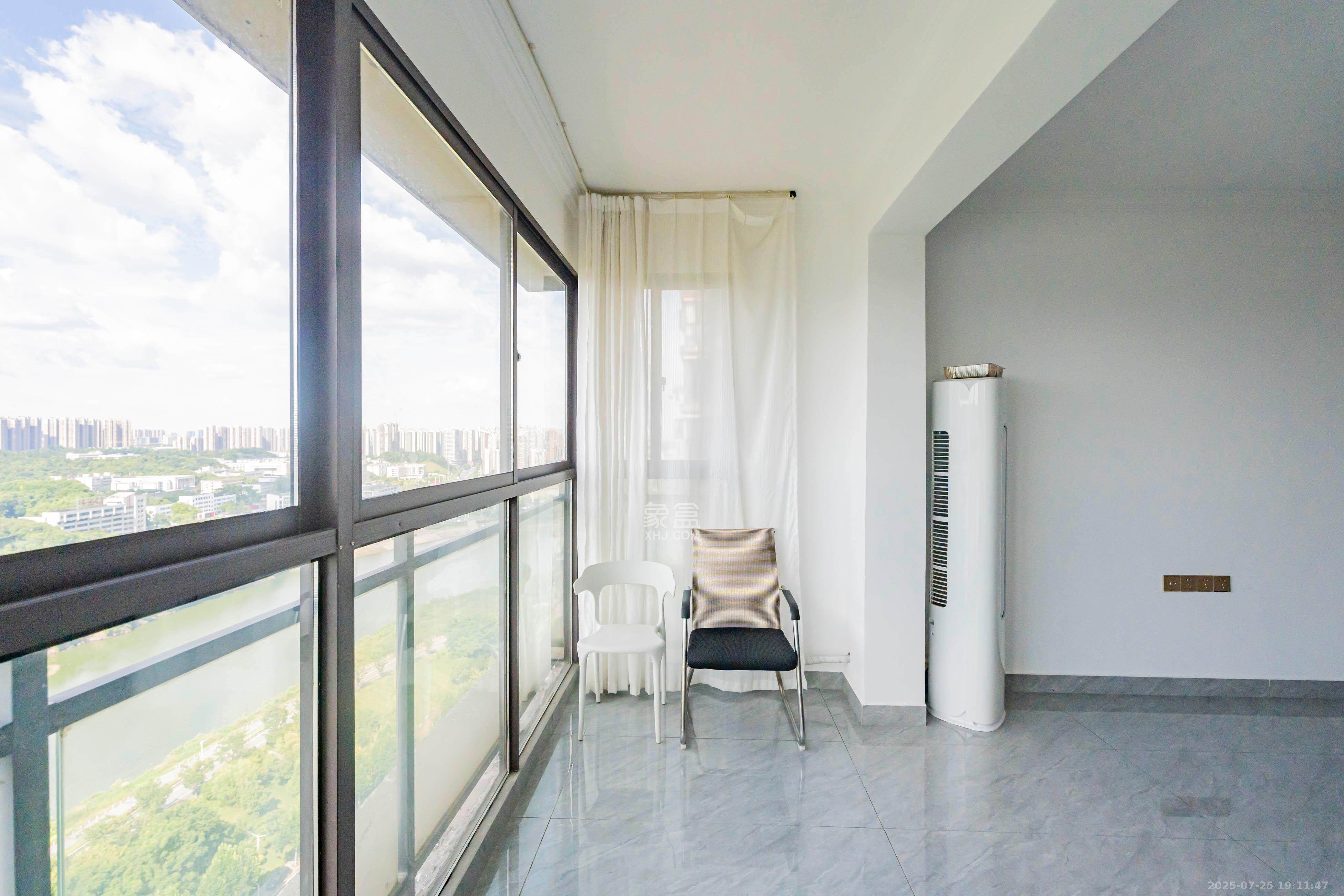 海洋半岛(月珑湾) 3室2厅2卫 128.0万 海洋半岛(月珑湾) 3室2厅2卫 128.0万阳台