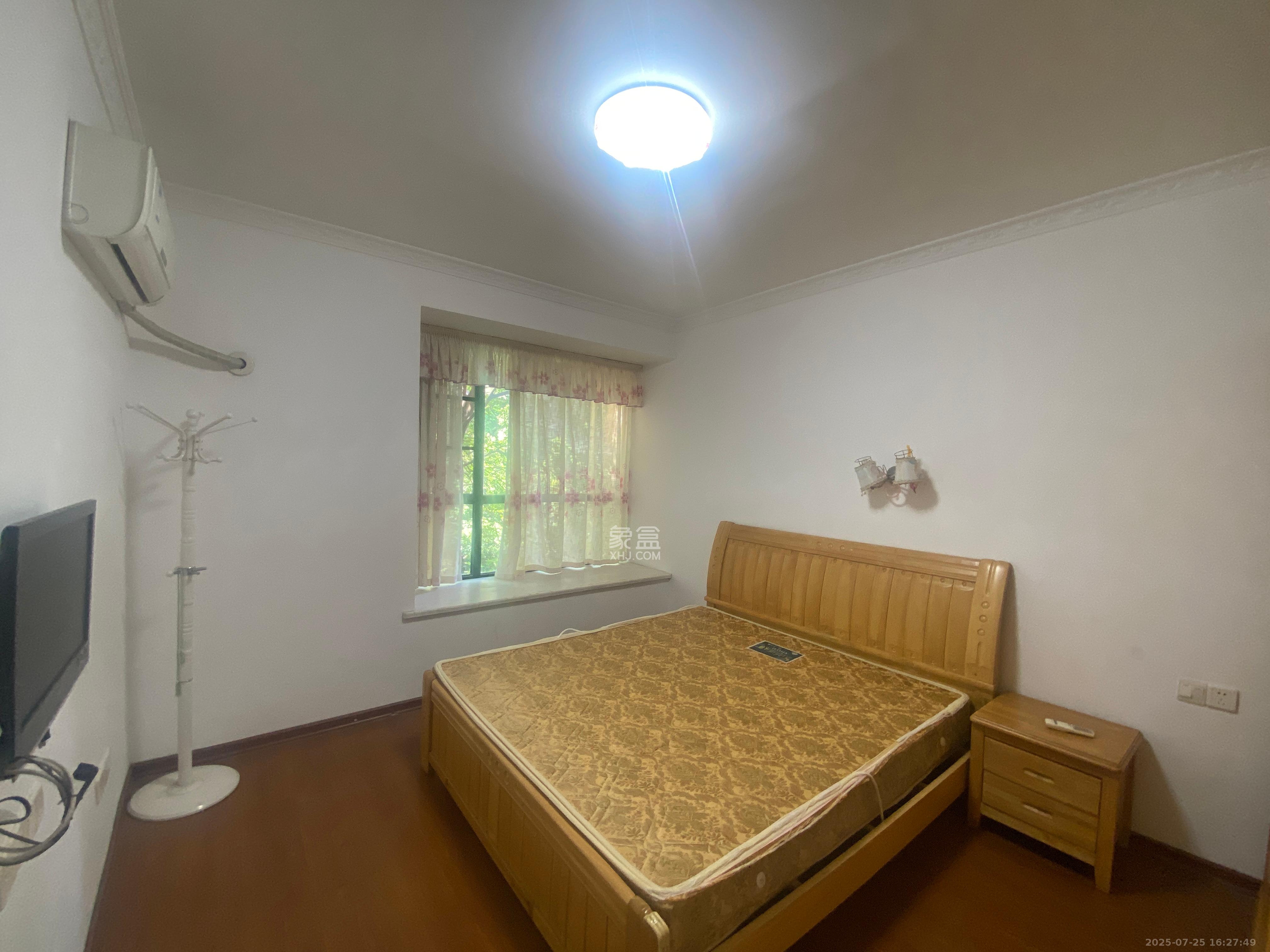 东方名苑臻嘉园  2室2厅1卫    1600.0元/月 东方名苑臻嘉园  2室2厅1卫    1600.0元/月室内图