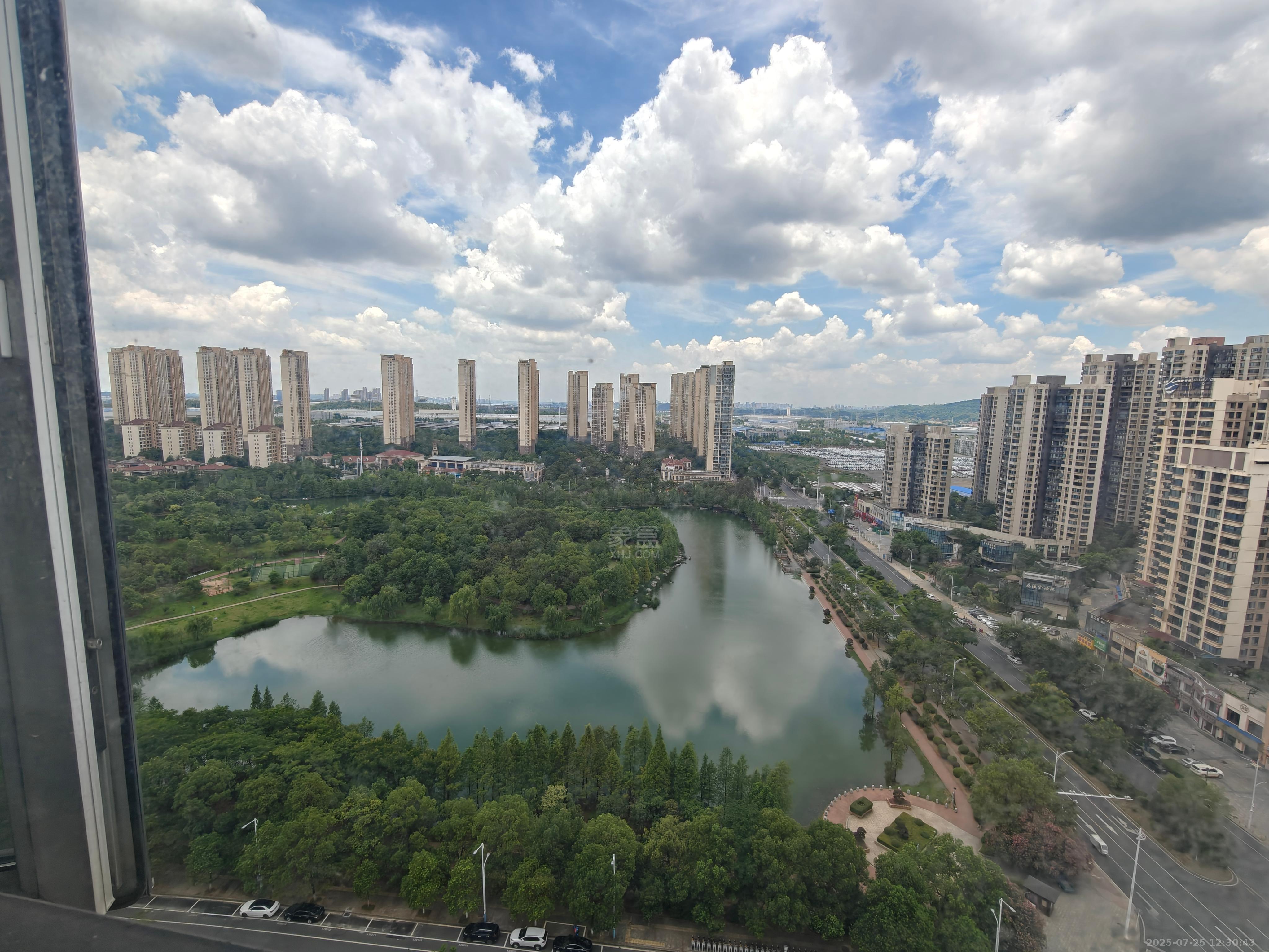 美的城三期  1室1厅1卫    1100.0元/月室内图
