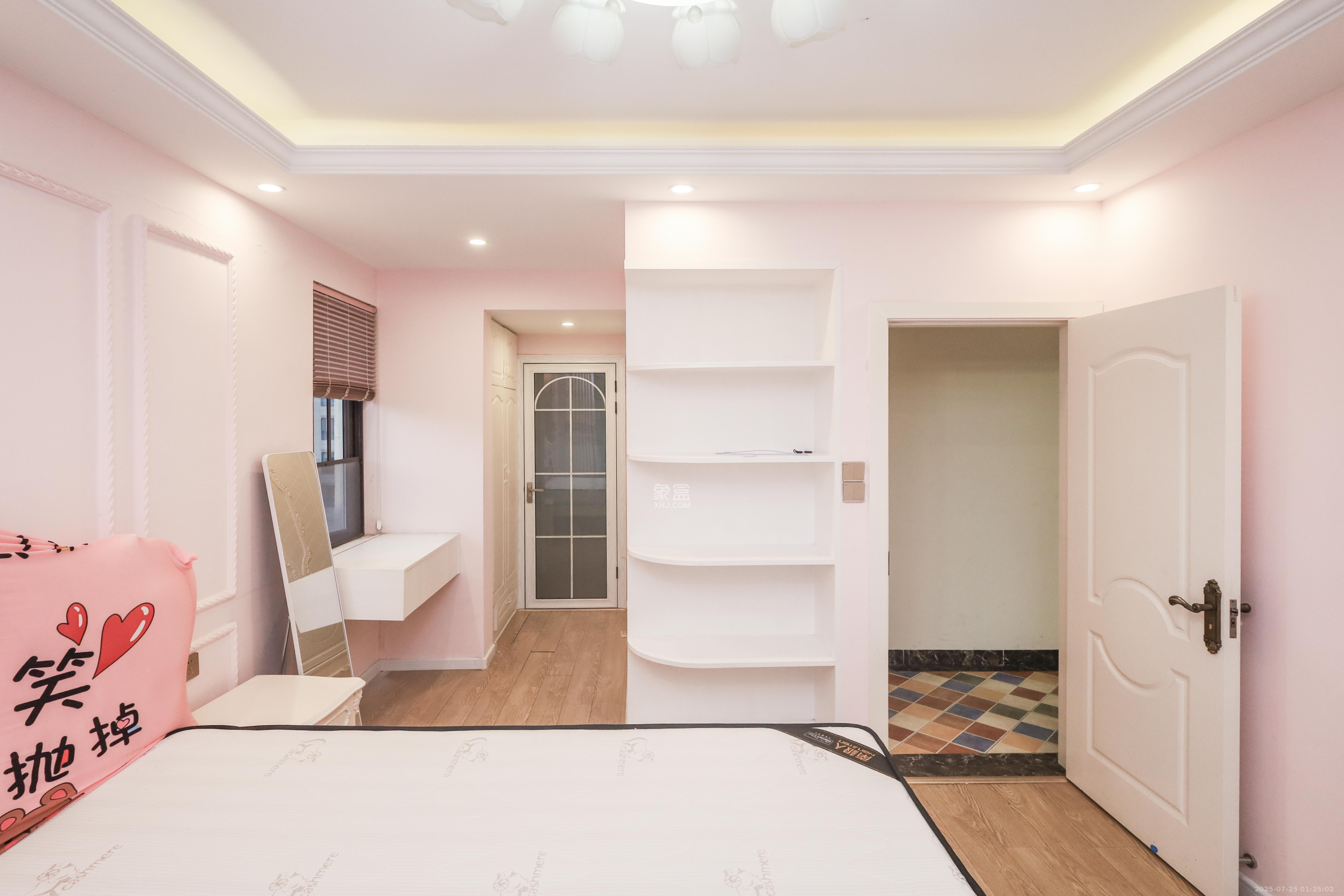 和泓梅溪四季 5室2厅2卫 3900.0元/月 和泓梅溪四季 5室2厅2卫 3900.0元/月室内图