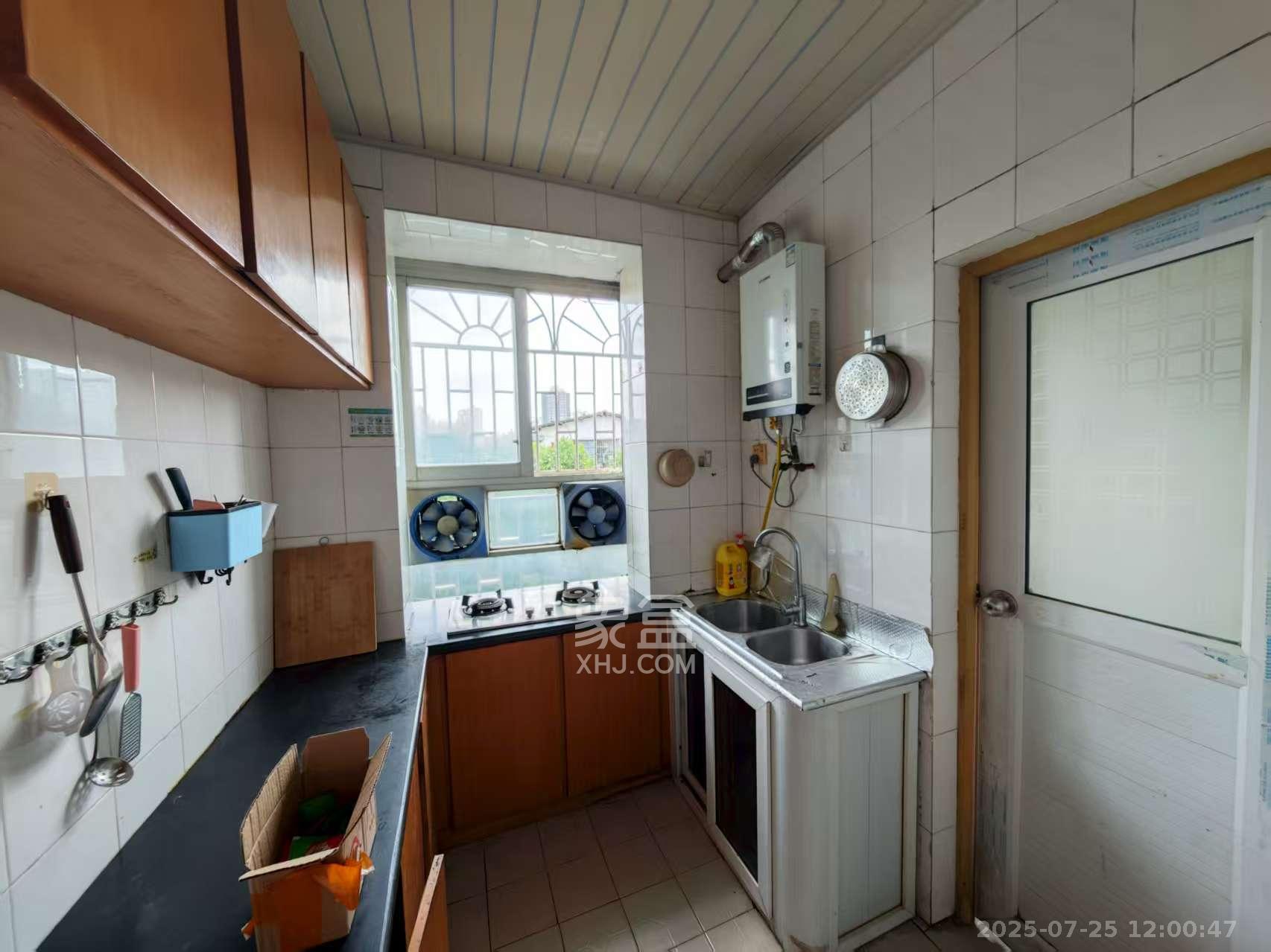 红旗区三片  2室1厅1卫    1500.0元/月室内图