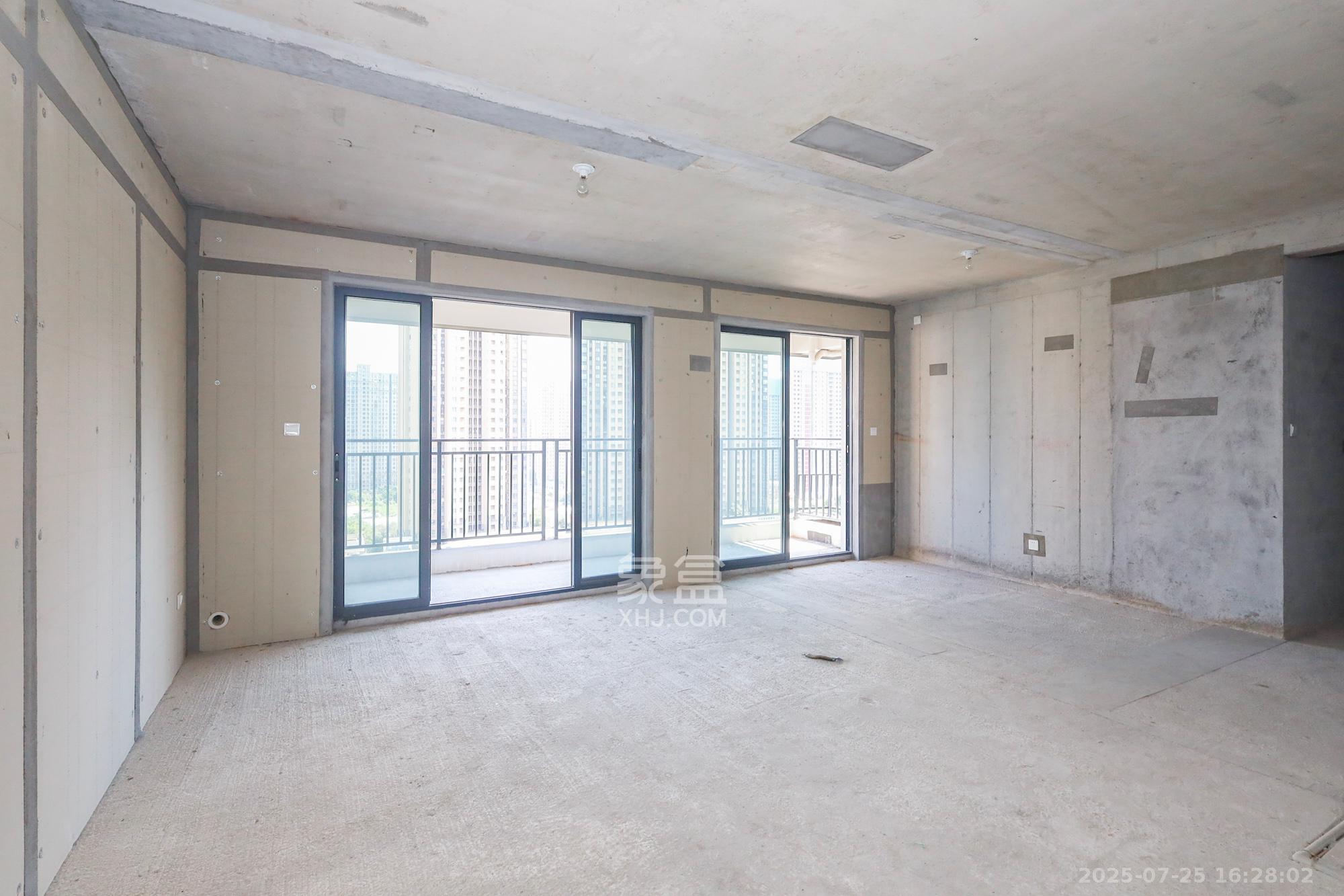 轨道中建麓江府  3室2厅2卫    160.0万