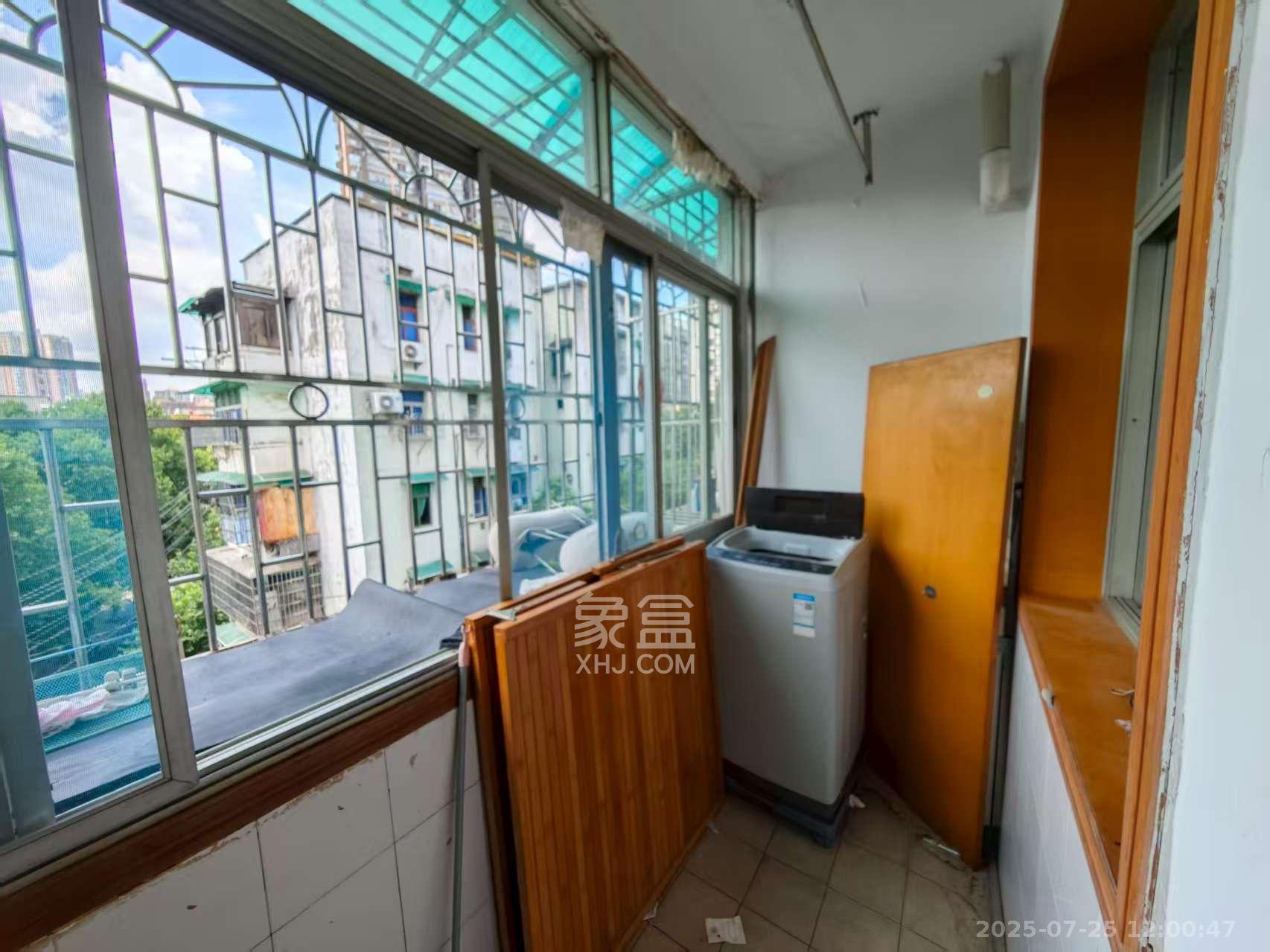 红旗区三片  2室1厅1卫    1500.0元/月室内图