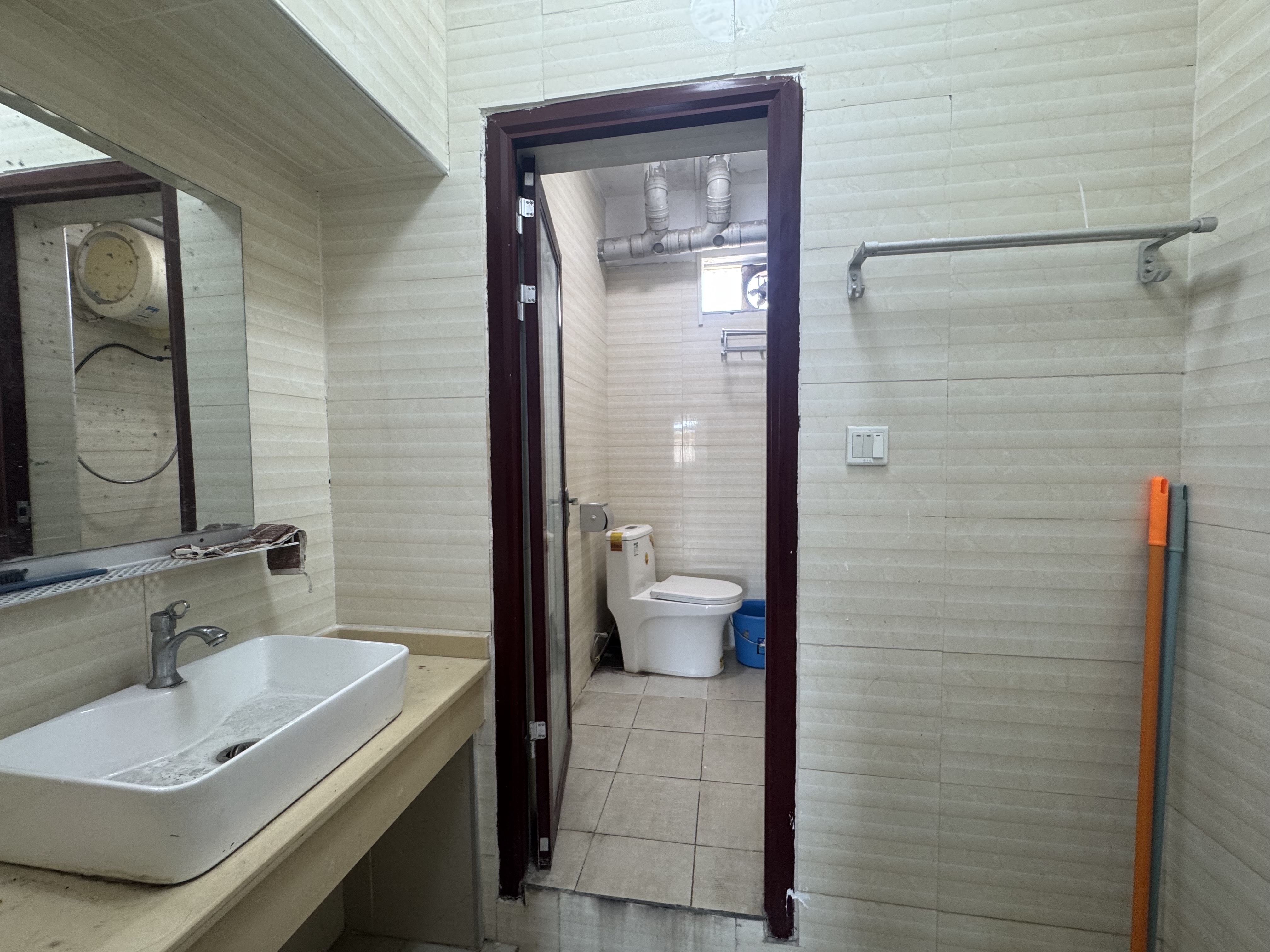 鹏达公寓 3室2厅2卫 1800.0元/月 鹏达公寓 3室2厅2卫 1800.0元/月室内图