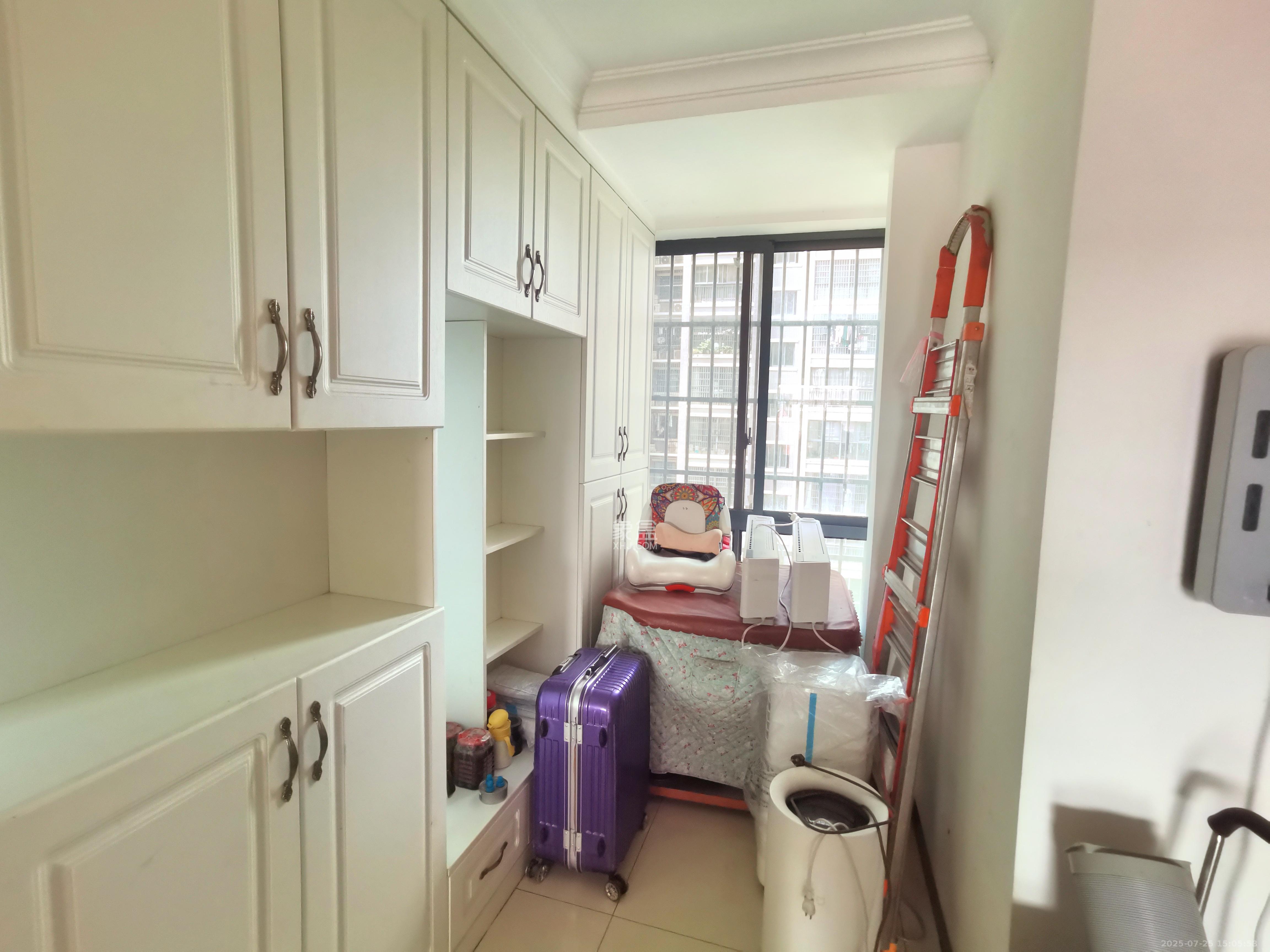 丰源国际 3室2厅2卫 1900.0元/月 丰源国际 3室2厅2卫 1900.0元/月室内图