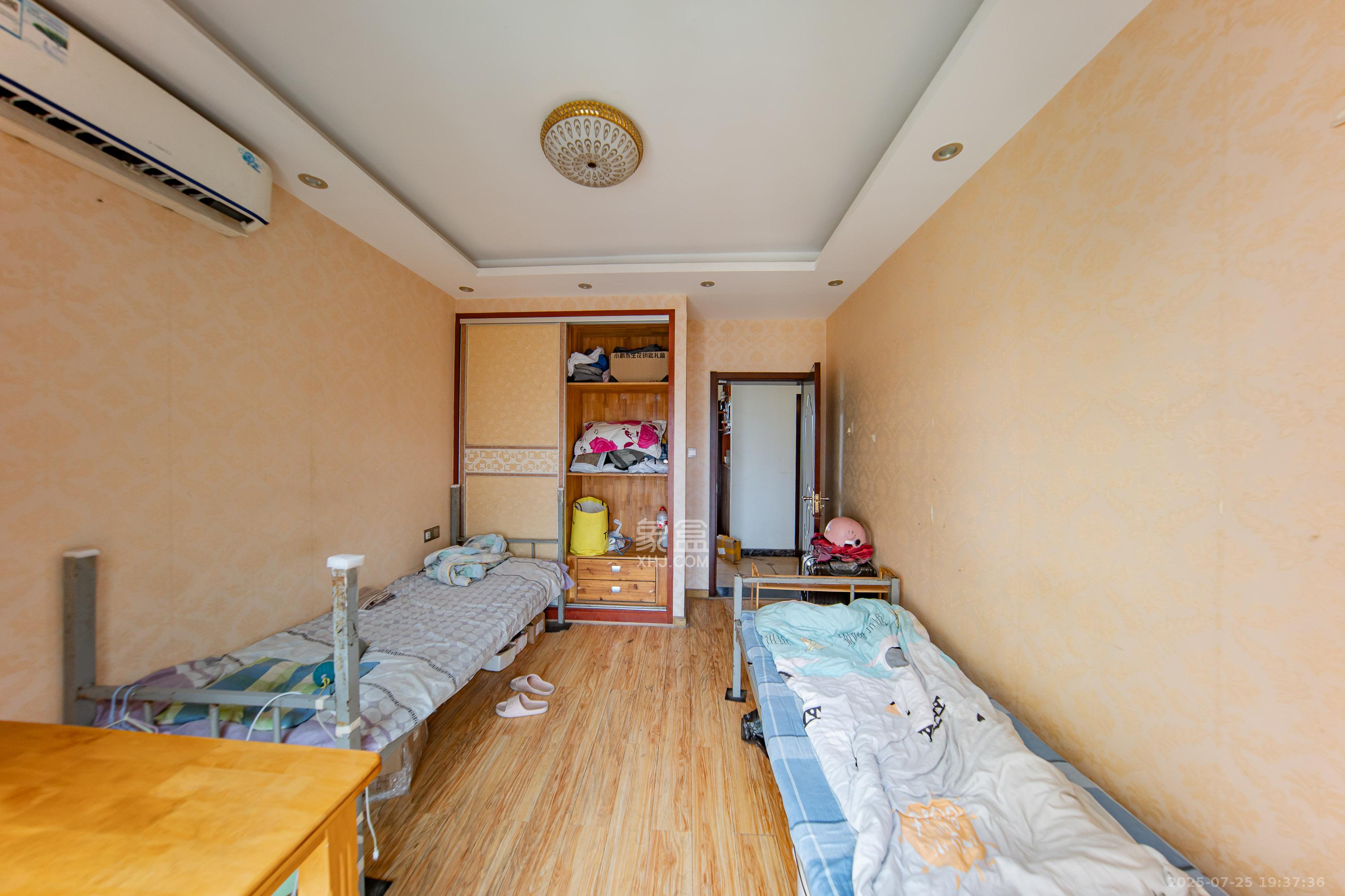 中建麓山和苑  5室2厅2卫    78.0万 中建麓山和苑  5室2厅2卫    78.0万卧室