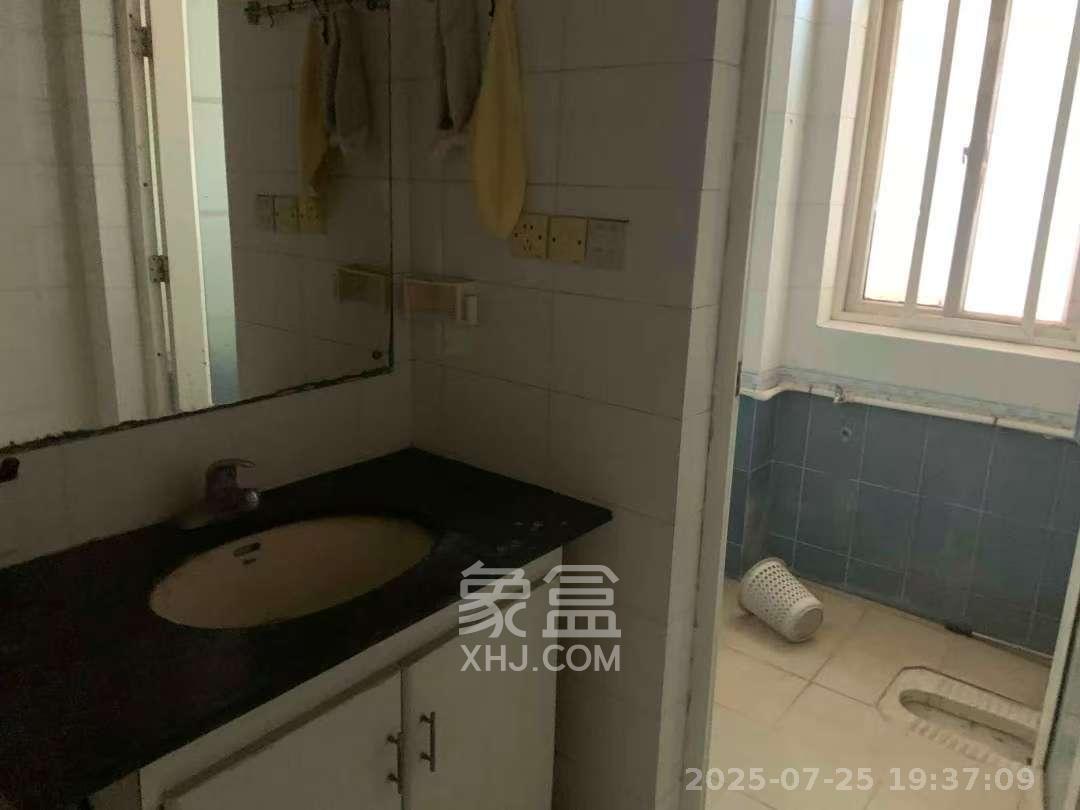 鑫天佳园 3室1厅2卫 1800.0元/月 鑫天佳园 3室1厅2卫 1800.0元/月室内图