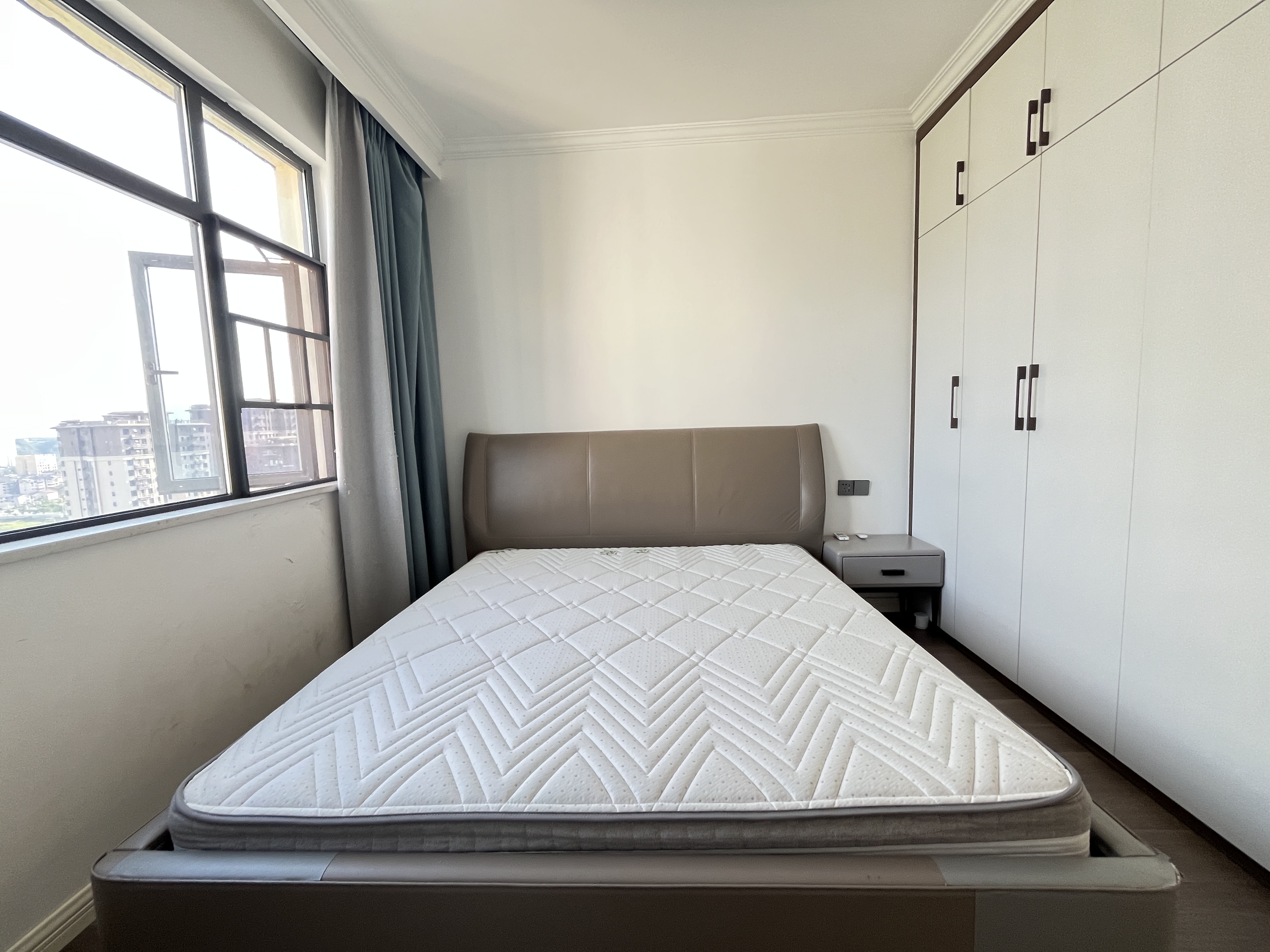 天成国际 3室2厅1卫 2100.0元/月 天成国际 3室2厅1卫 2100.0元/月室内图